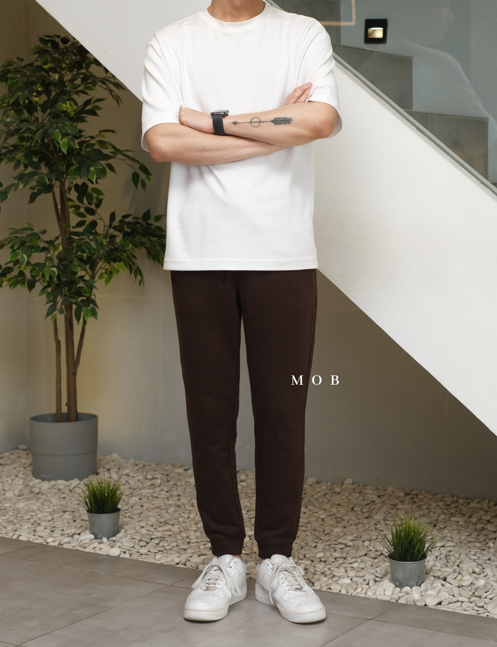 GUJP02001D Jogger Pants Dark Brown