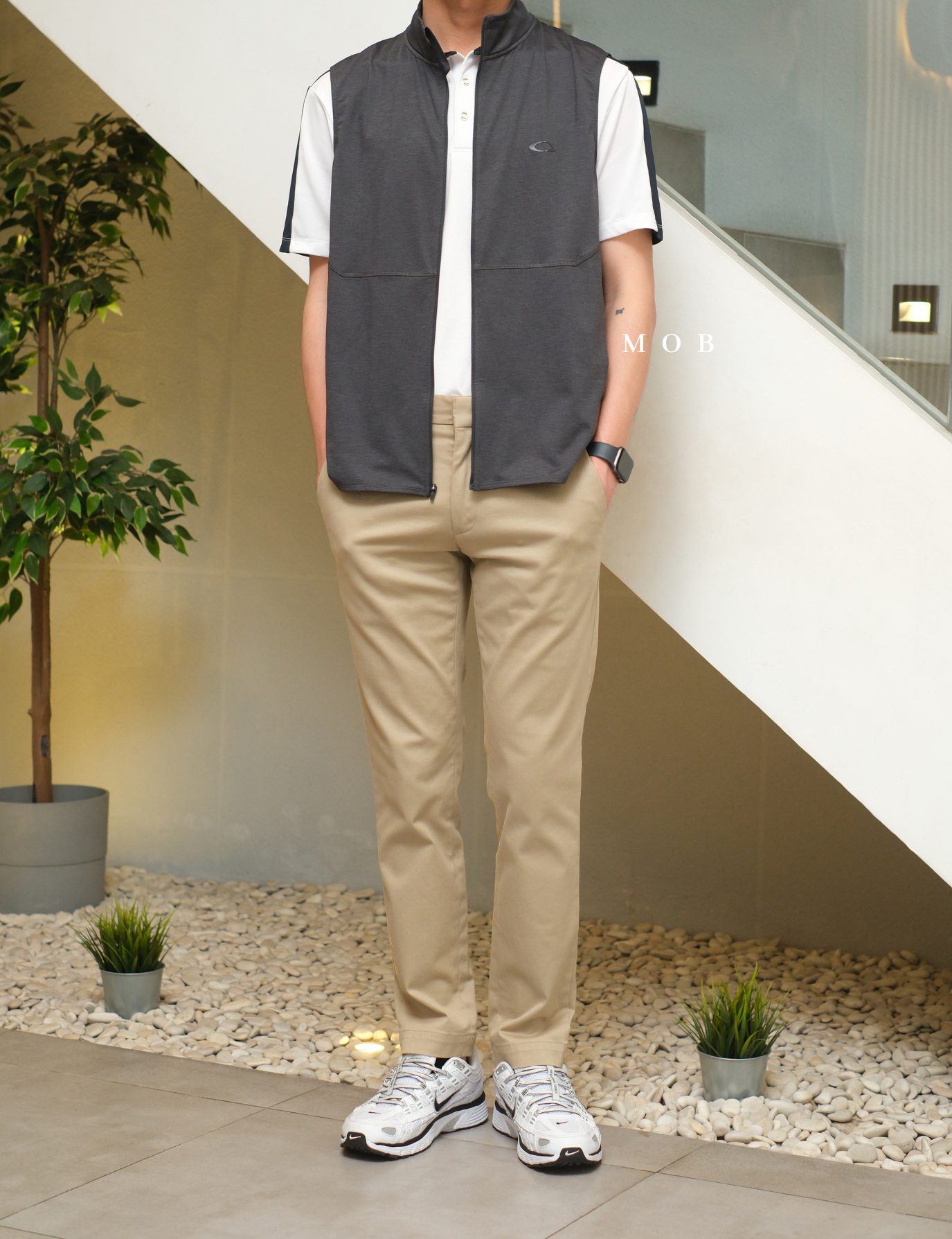 OAKVST01002 Gravity Range Vest Dark Grey