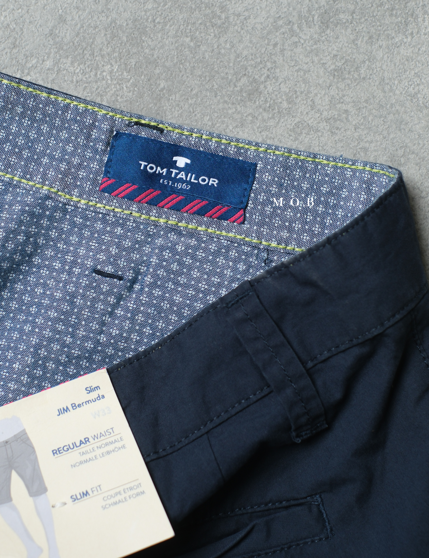 TTSR01003A JIM Bermuda Slim Shorts Navy