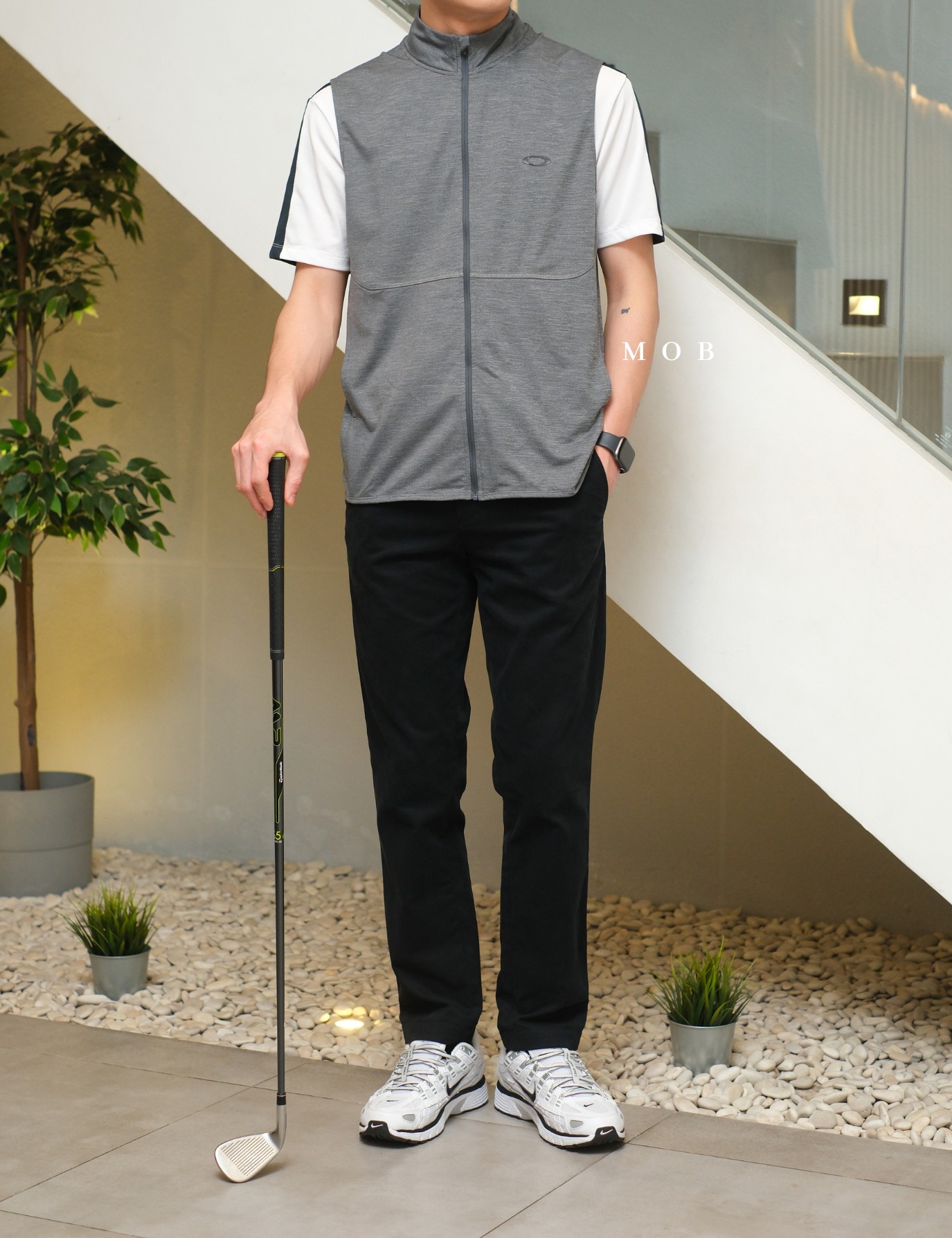 OAKVST01003 Gravity Range Vest Grey Misty