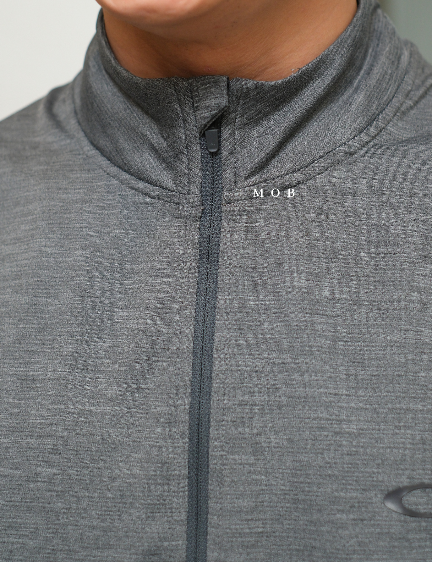 OAKVST01003 Gravity Range Vest Grey Misty