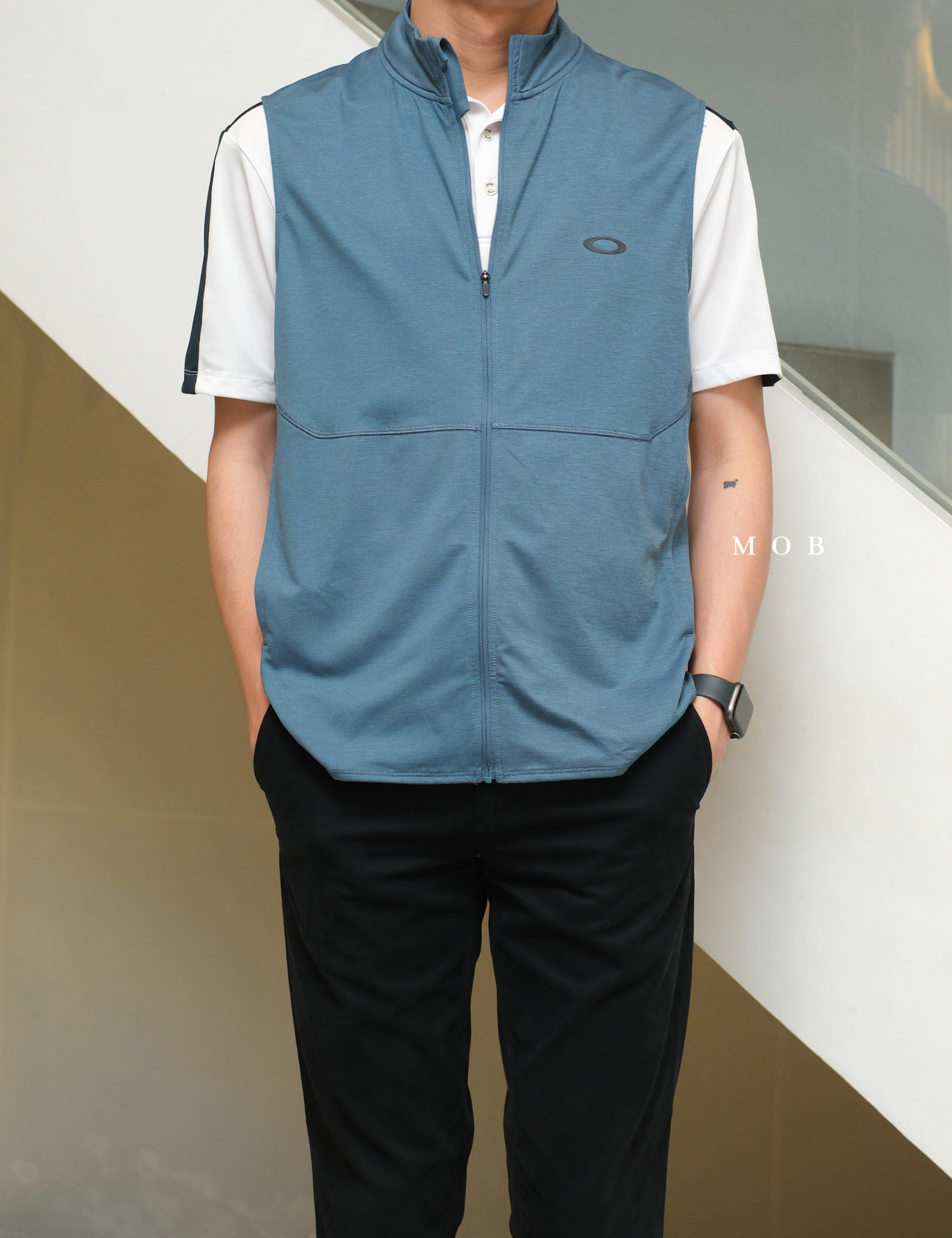 OAKVST01004 Gravity Range Vest Blue Grey 