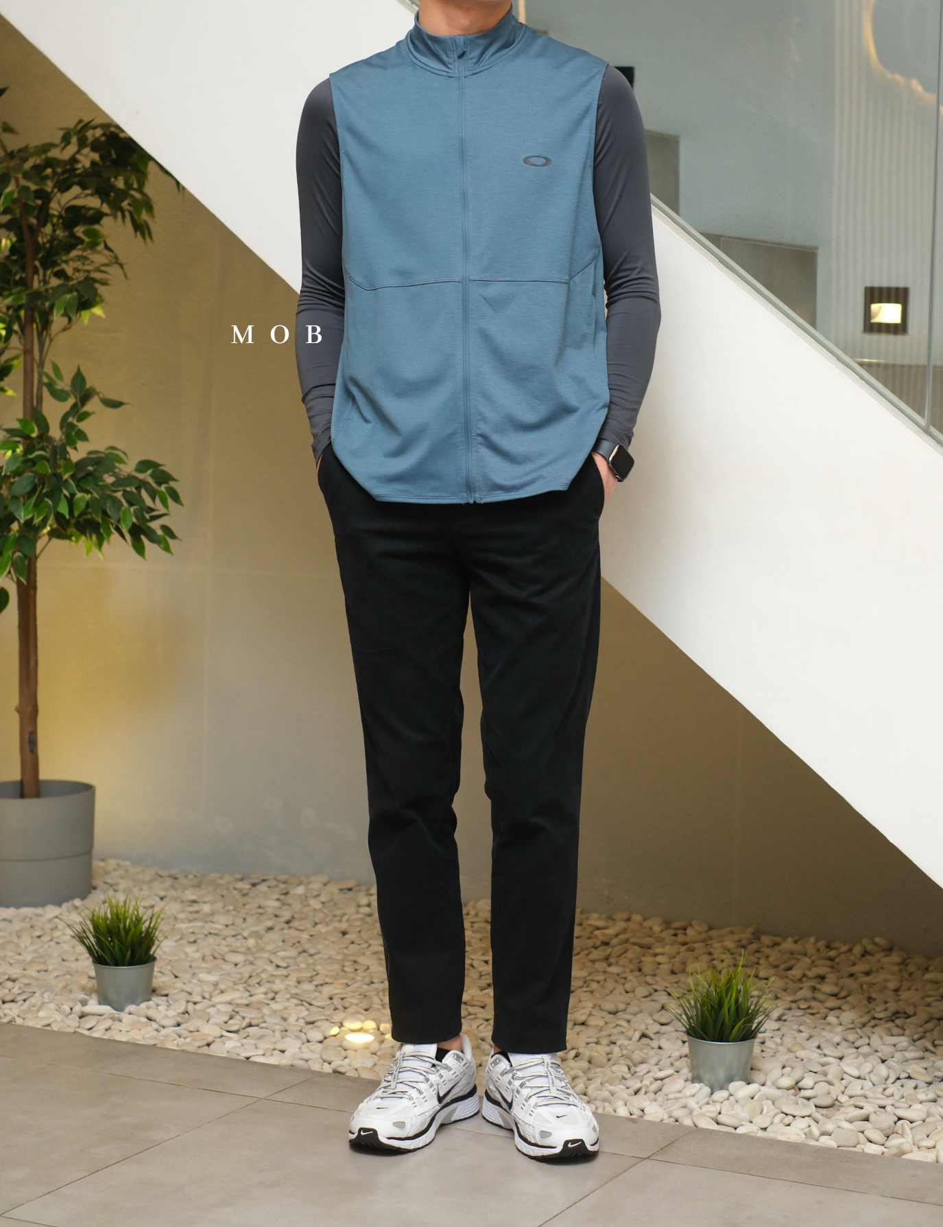 OAKVST01004 Gravity Range Vest Blue Grey 