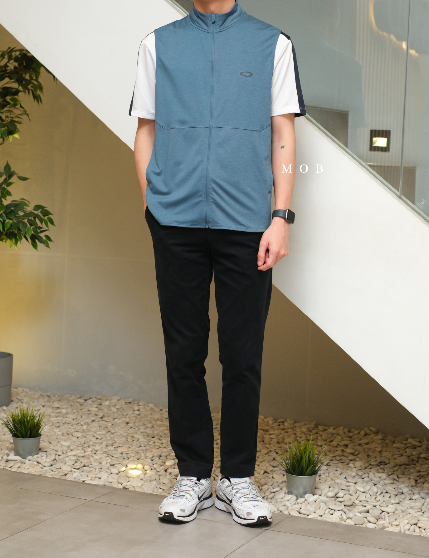 OAKVST01004 Gravity Range Vest Blue Grey 