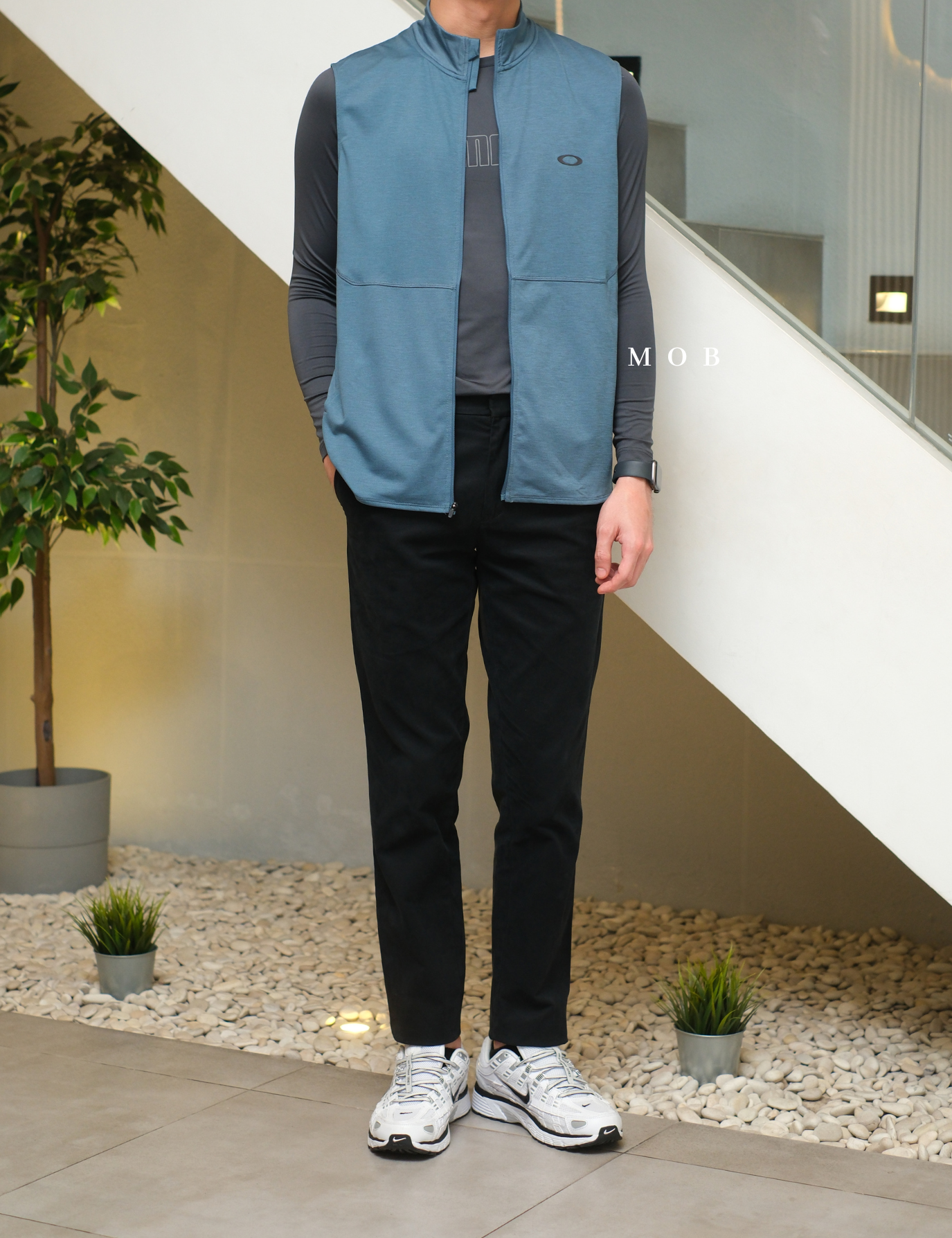OAKVST01004 Gravity Range Vest Blue Grey 