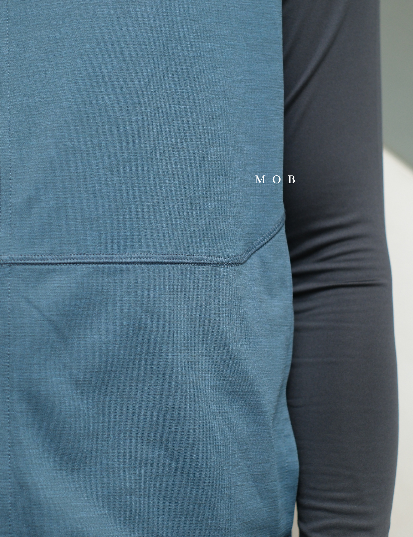 OAKVST01004 Gravity Range Vest Blue Grey 