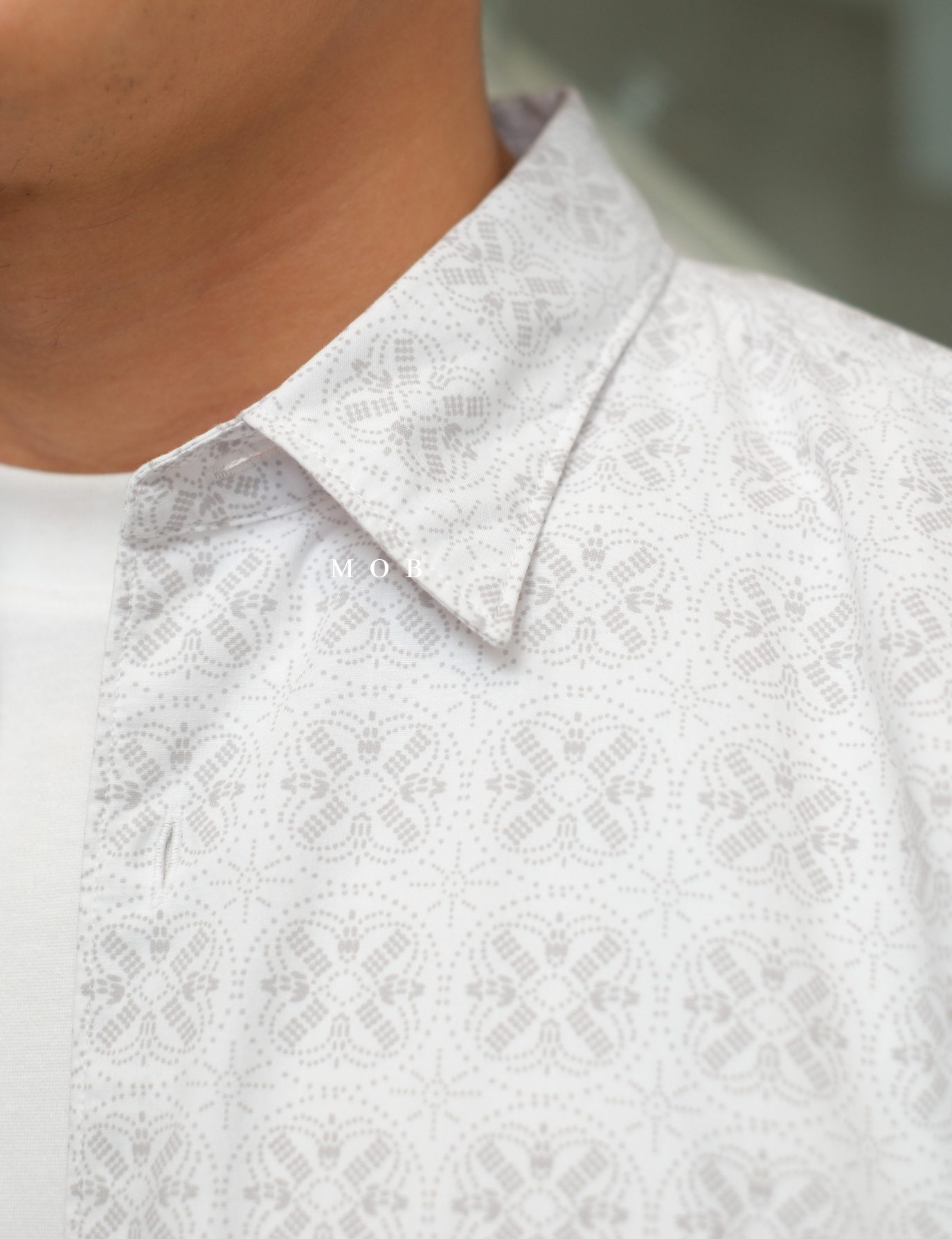 UNQSSS05004 Batik SS Shirt White Graphic Flower
