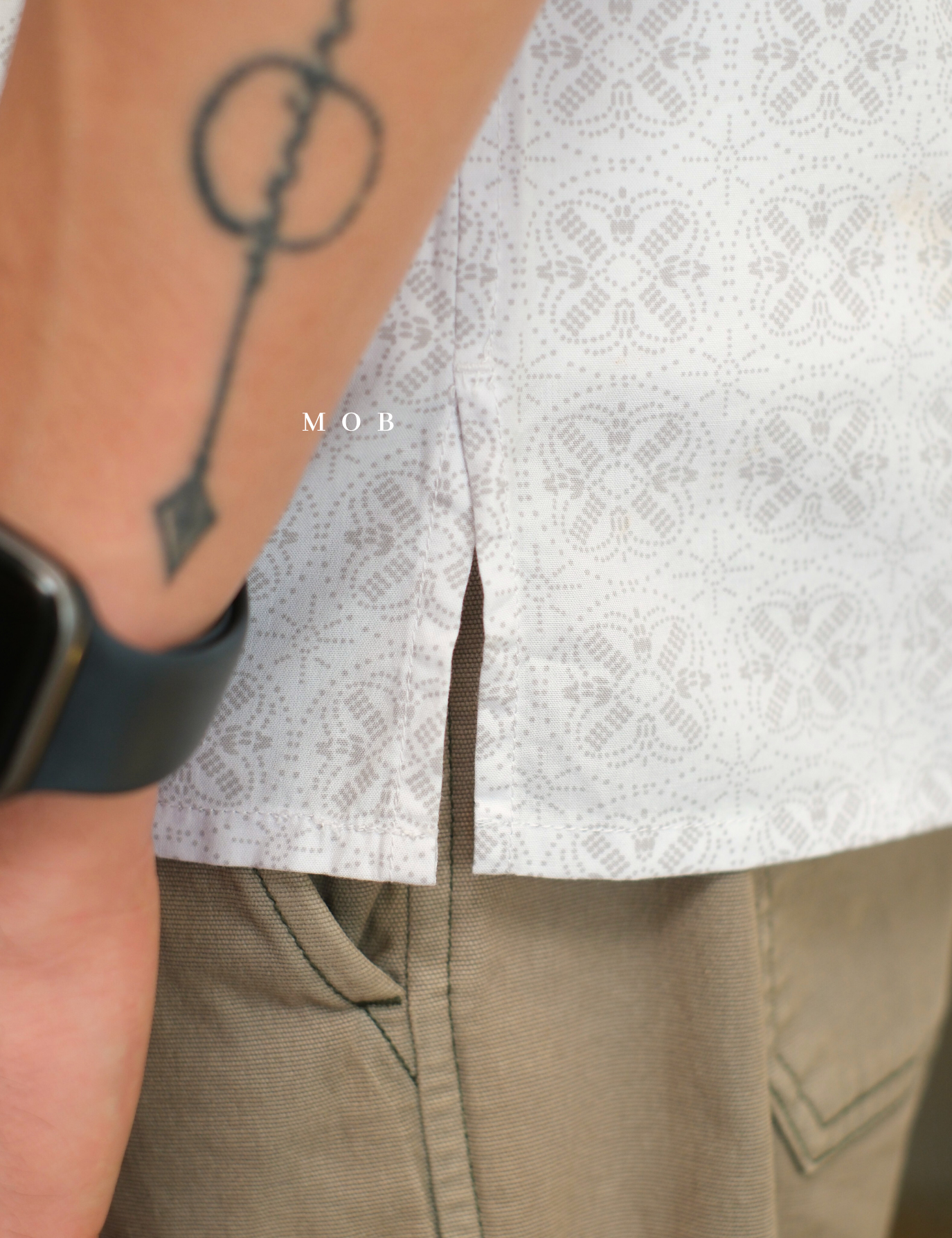 UNQSSS05004 Batik SS Shirt White Graphic Flower