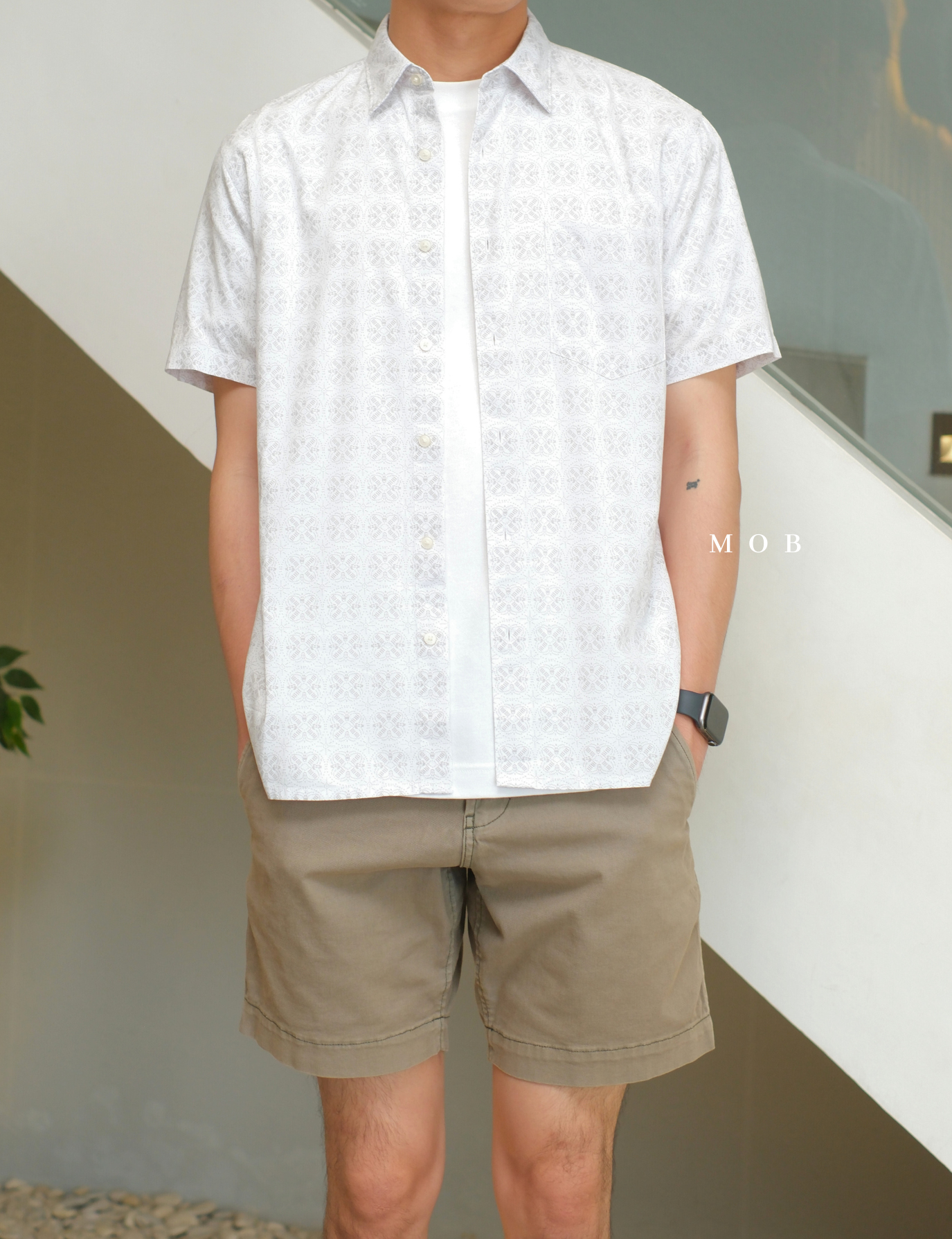 UNQSSS05004 Batik SS Shirt White Graphic Flower