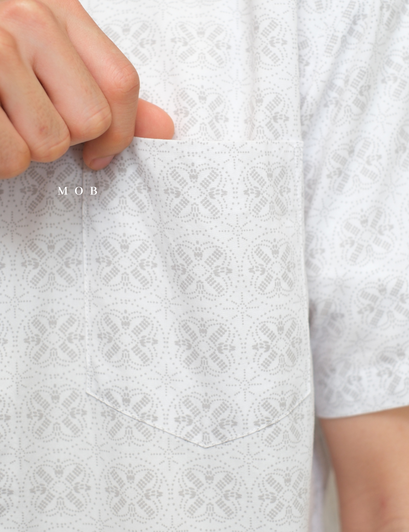 UNQSSS05004 Batik SS Shirt White Graphic Flower
