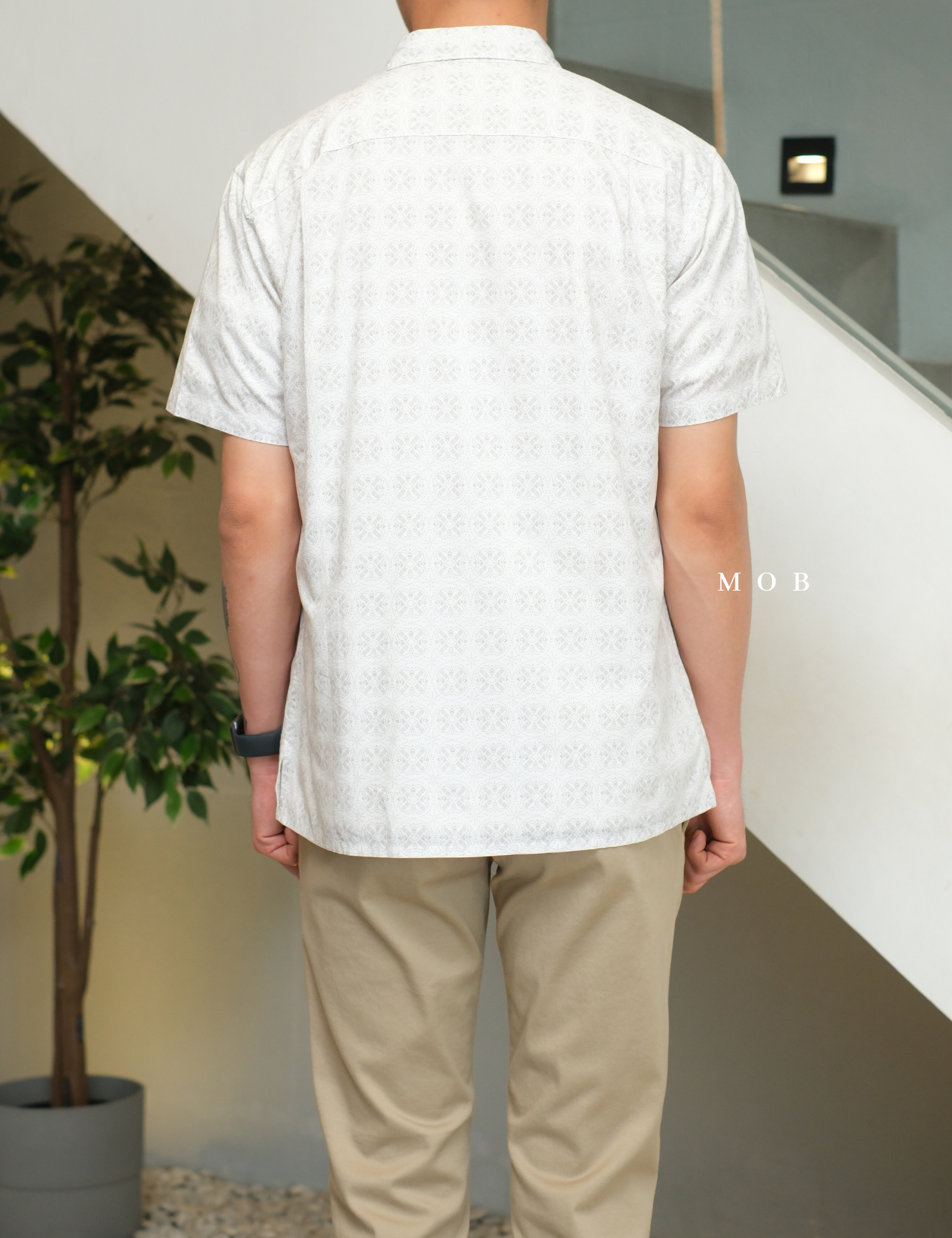 UNQSSS05004 Batik SS Shirt White Graphic Flower
