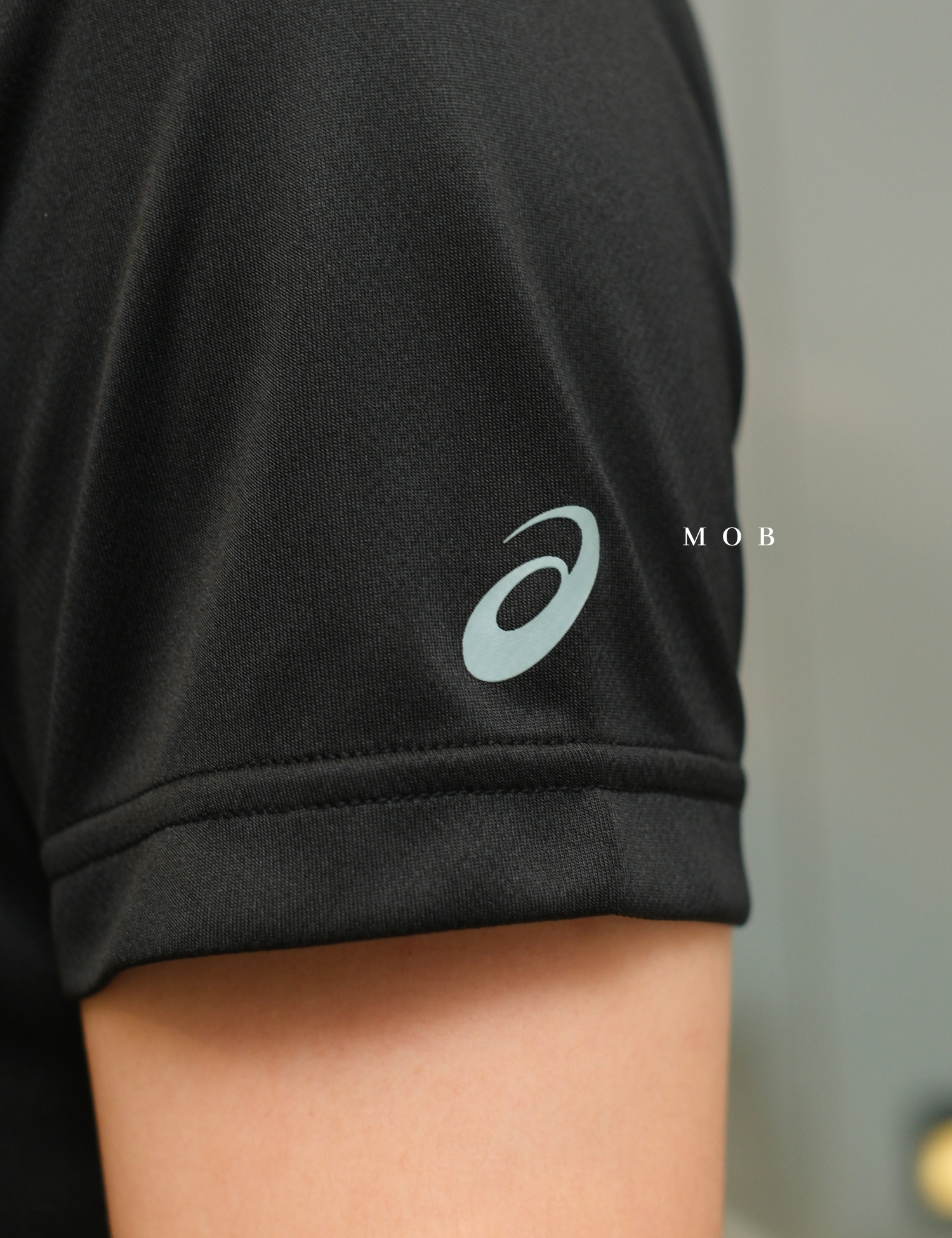 ASSST06003 Team One Point Hand Logo SS Tee Black