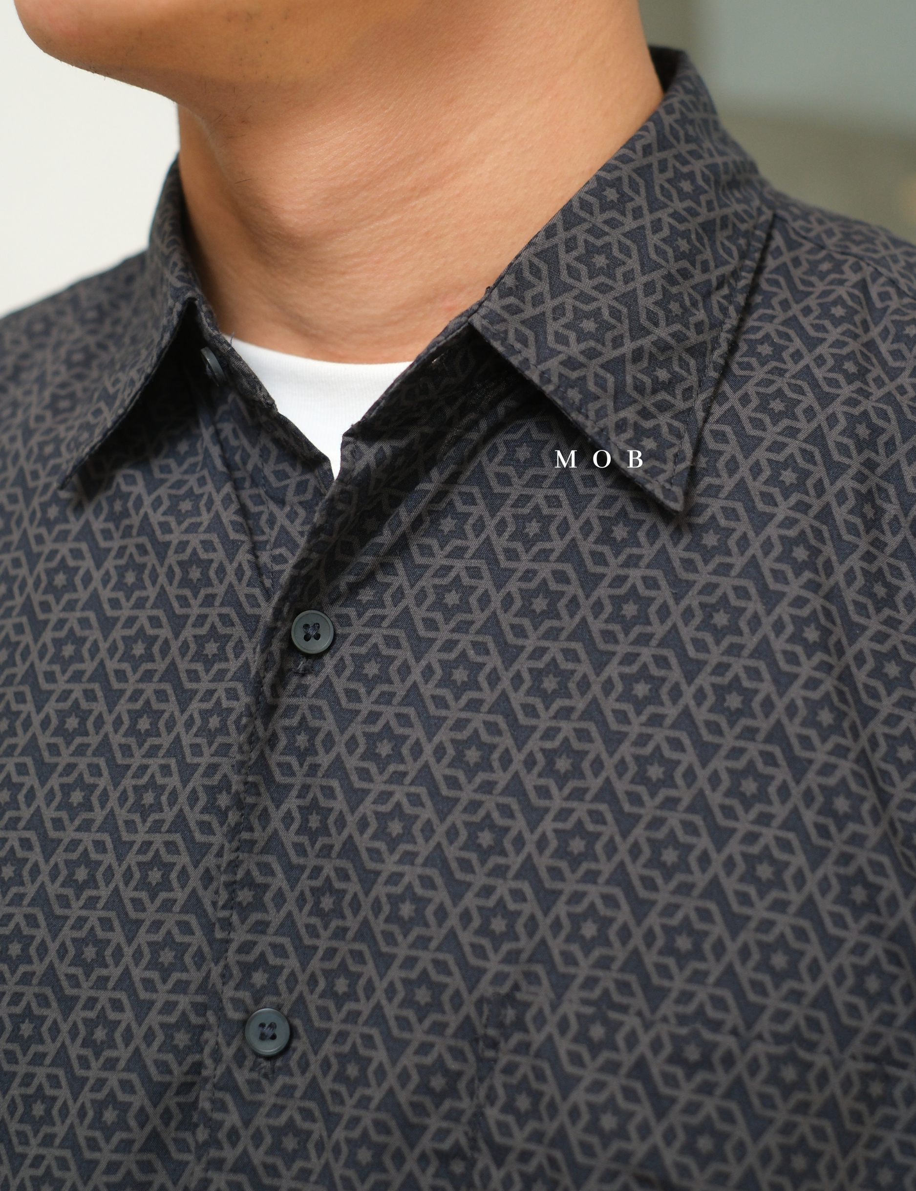 UNQSSS05006 Batik SS Shirt Dark Grey Floral Pattern