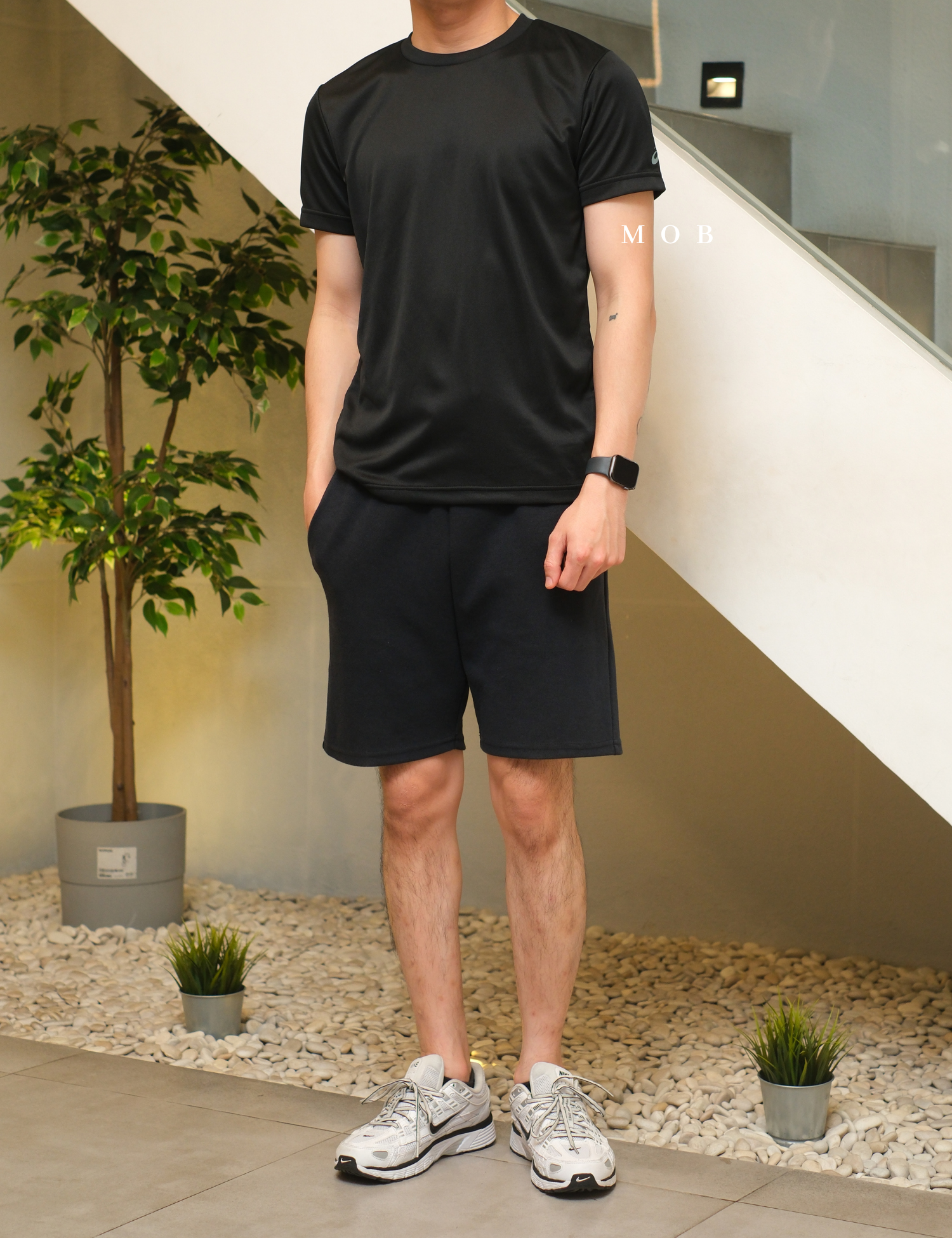 ASSST06003 Team One Point Hand Logo SS Tee Black