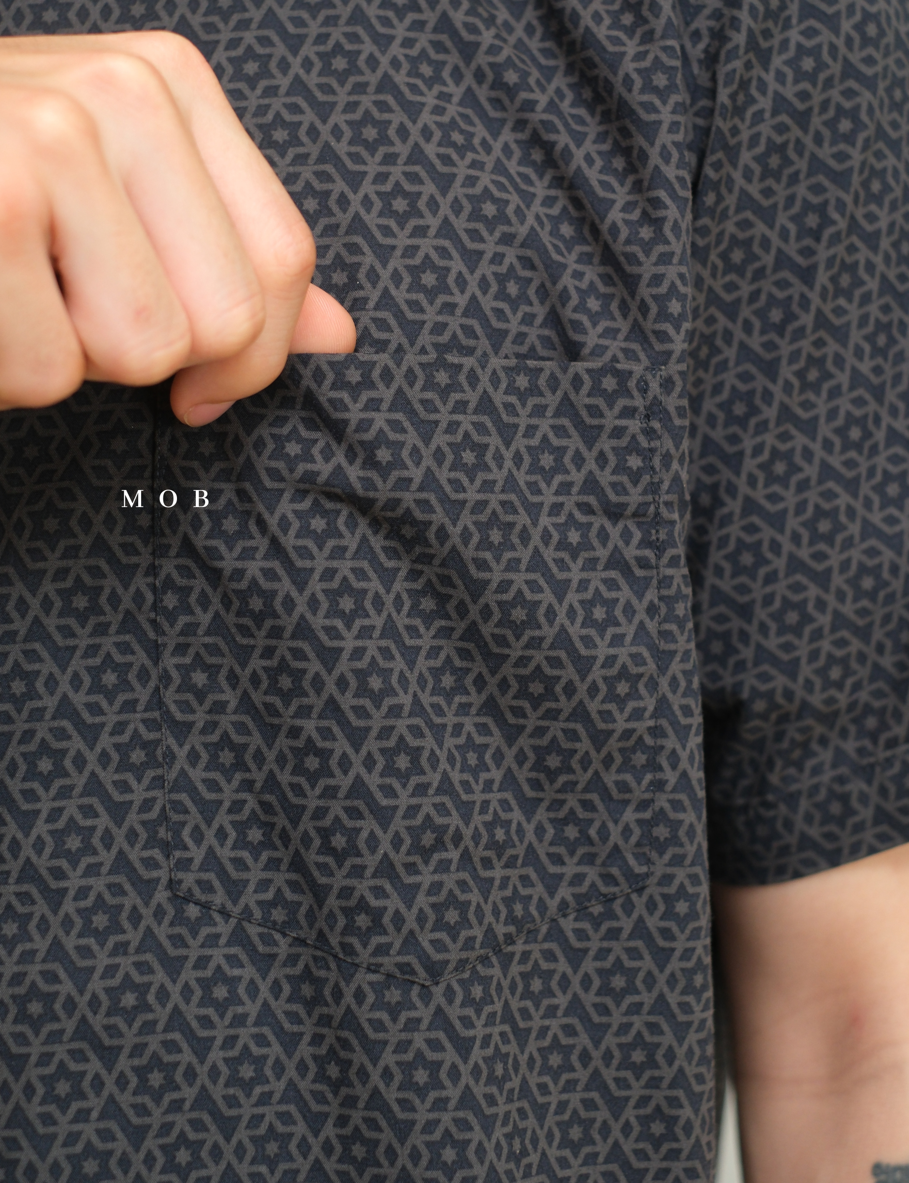 UNQSSS05006 Batik SS Shirt Dark Grey Floral Pattern
