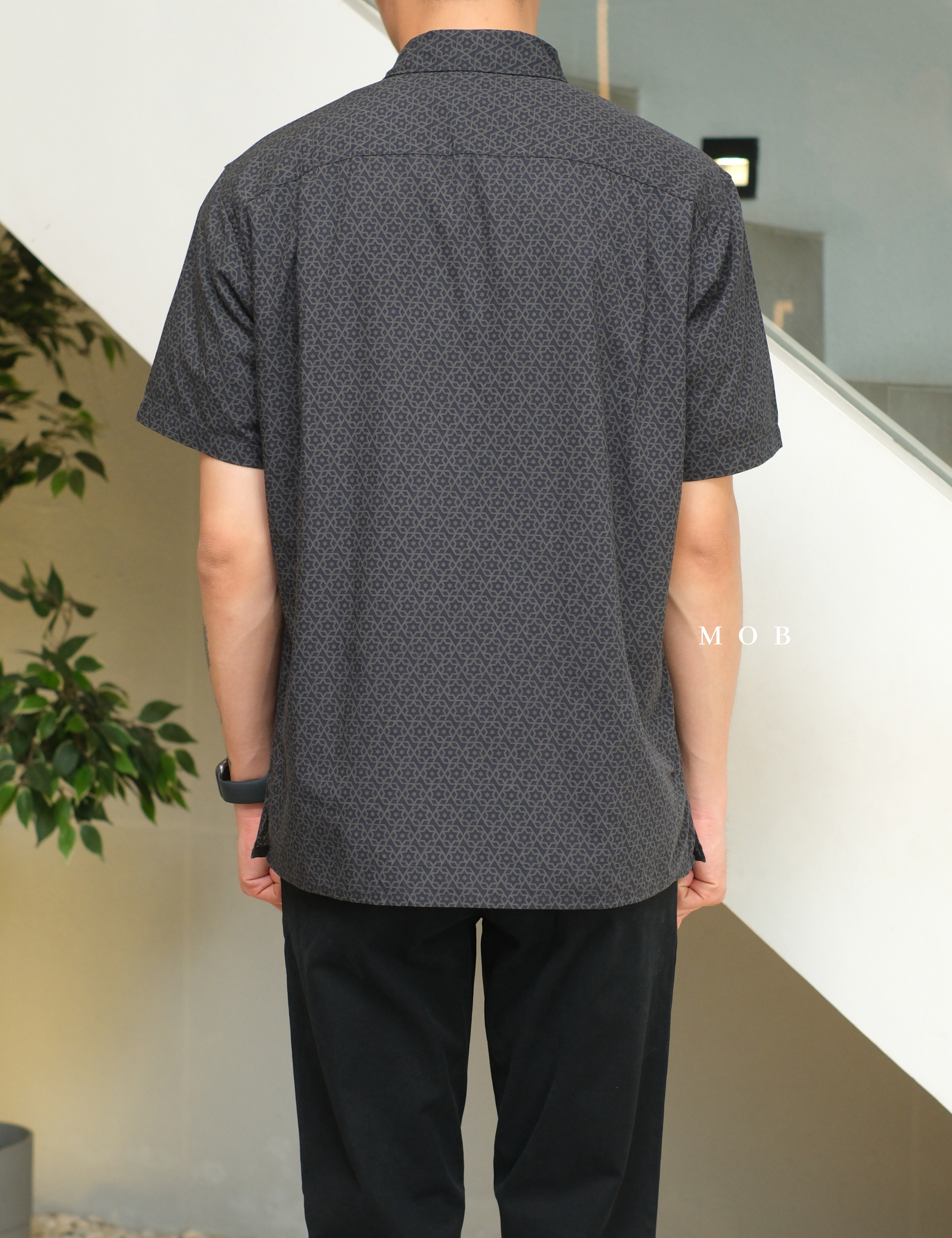 UNQSSS05006 Batik SS Shirt Dark Grey Floral Pattern