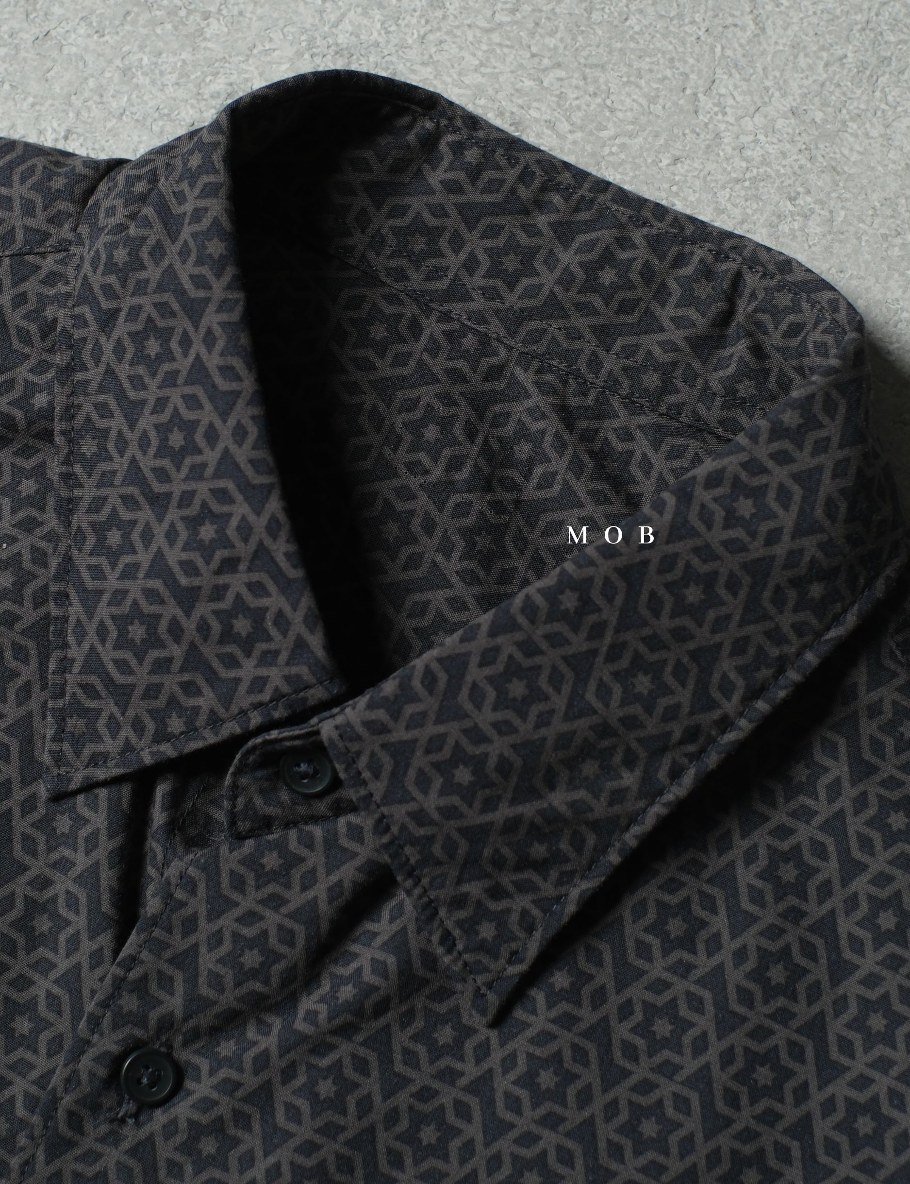 UNQSSS05006 Batik SS Shirt Dark Grey Floral Pattern