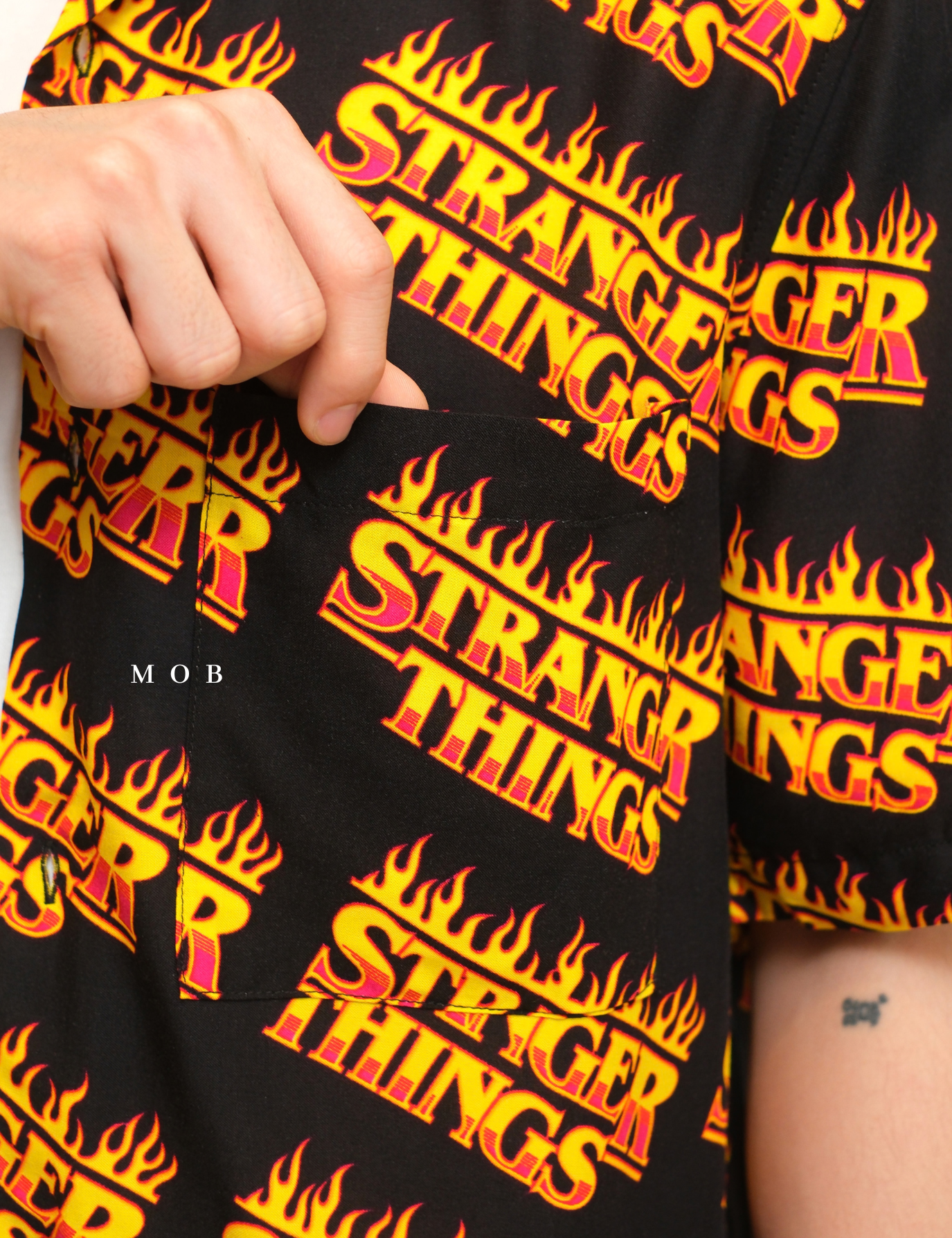 HMSSS03002 Printed Resort SS Shirt Black Stranger Things