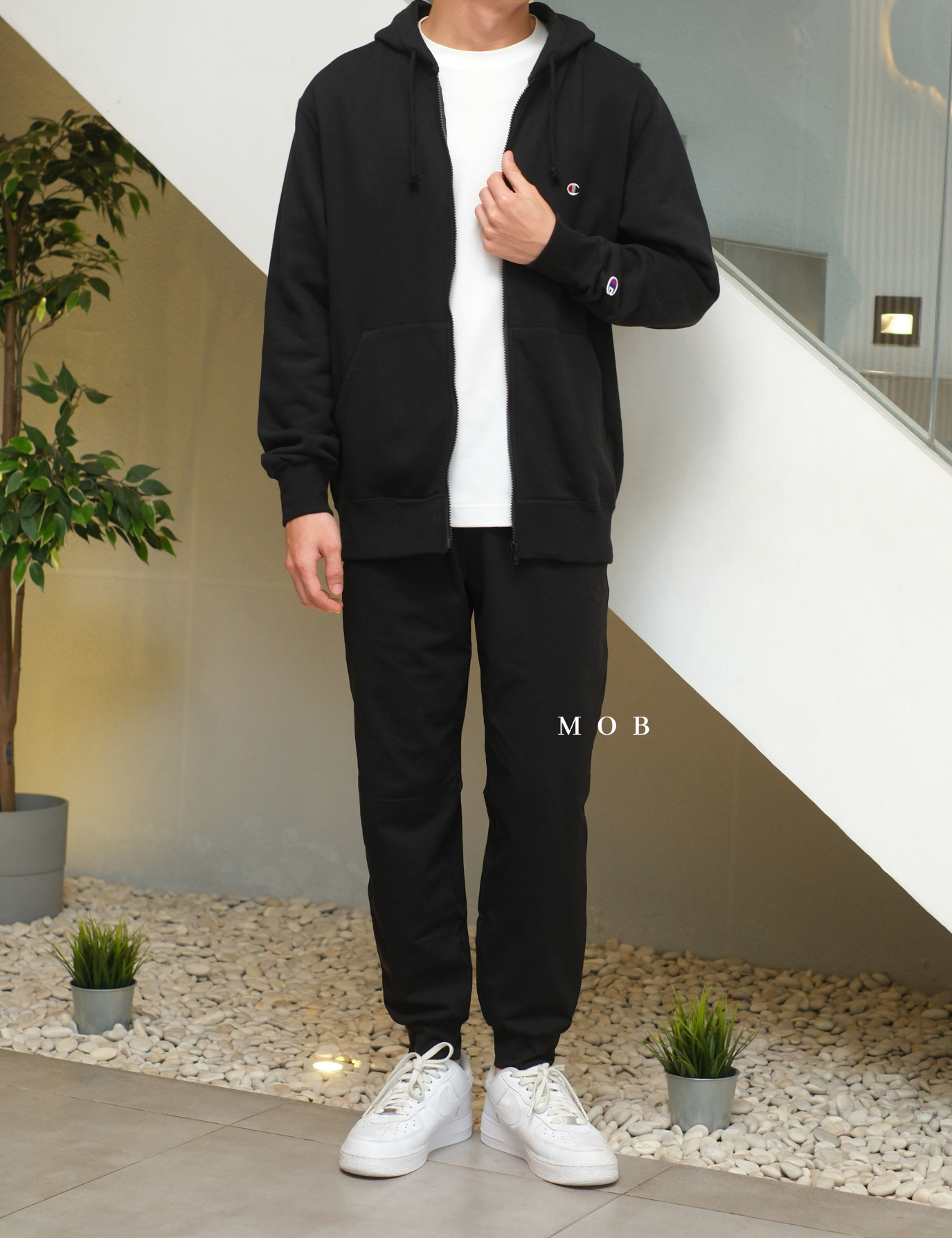 GUJP03001 Stretch Jogger Pants Black