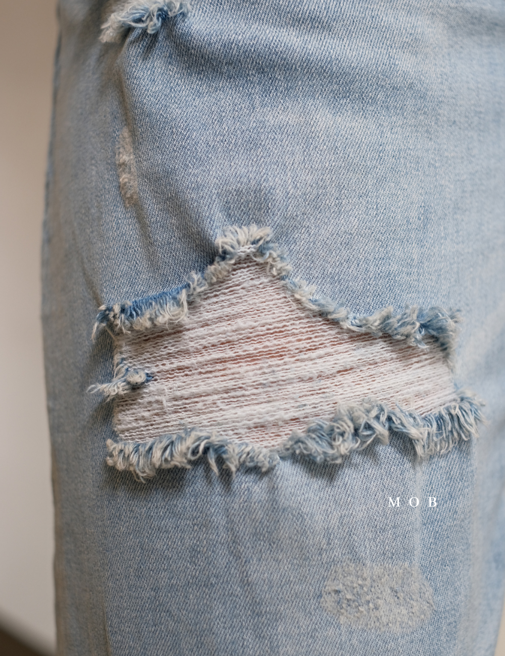 PCSPT02001 Medium Ripped Slim Taper Jeans