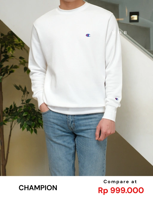 Image of CHMPSW1102B Basic Terry C Small Logo Sweatshirt White
