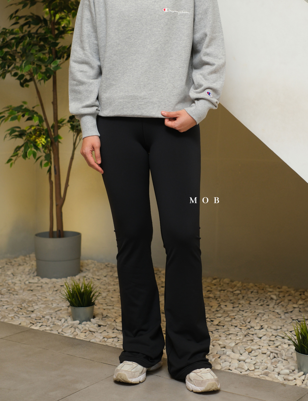 ARPT1402A Buttery Soft V Waist Flare Leggings Black