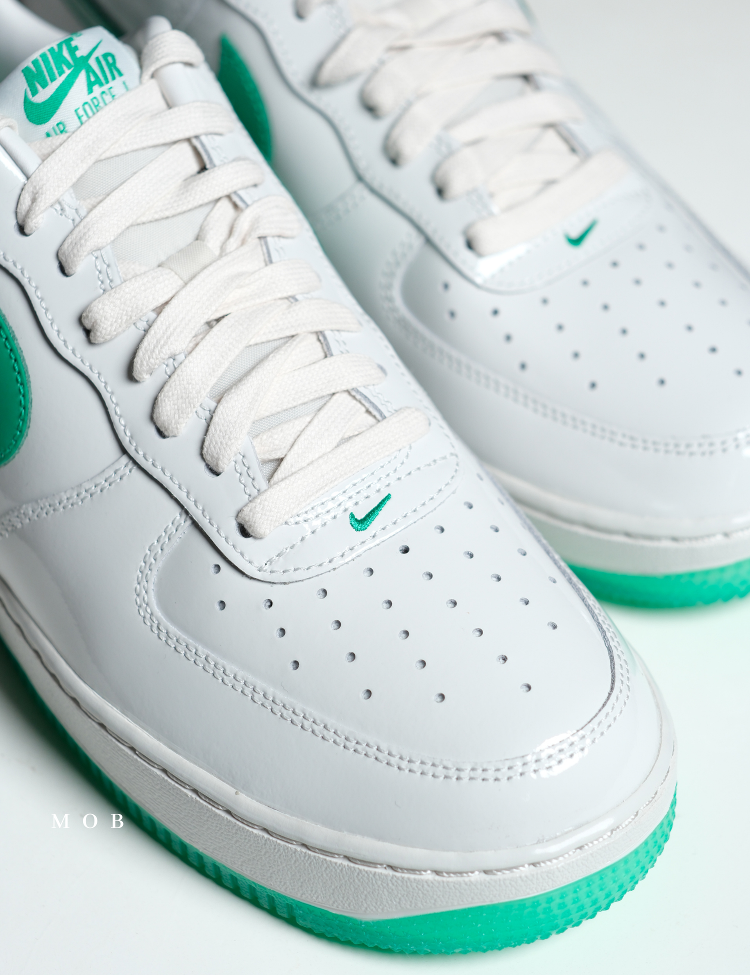 NKSSH02005 Air Force 1 '07 Premium Shoes Platinum Green and Stadium Green