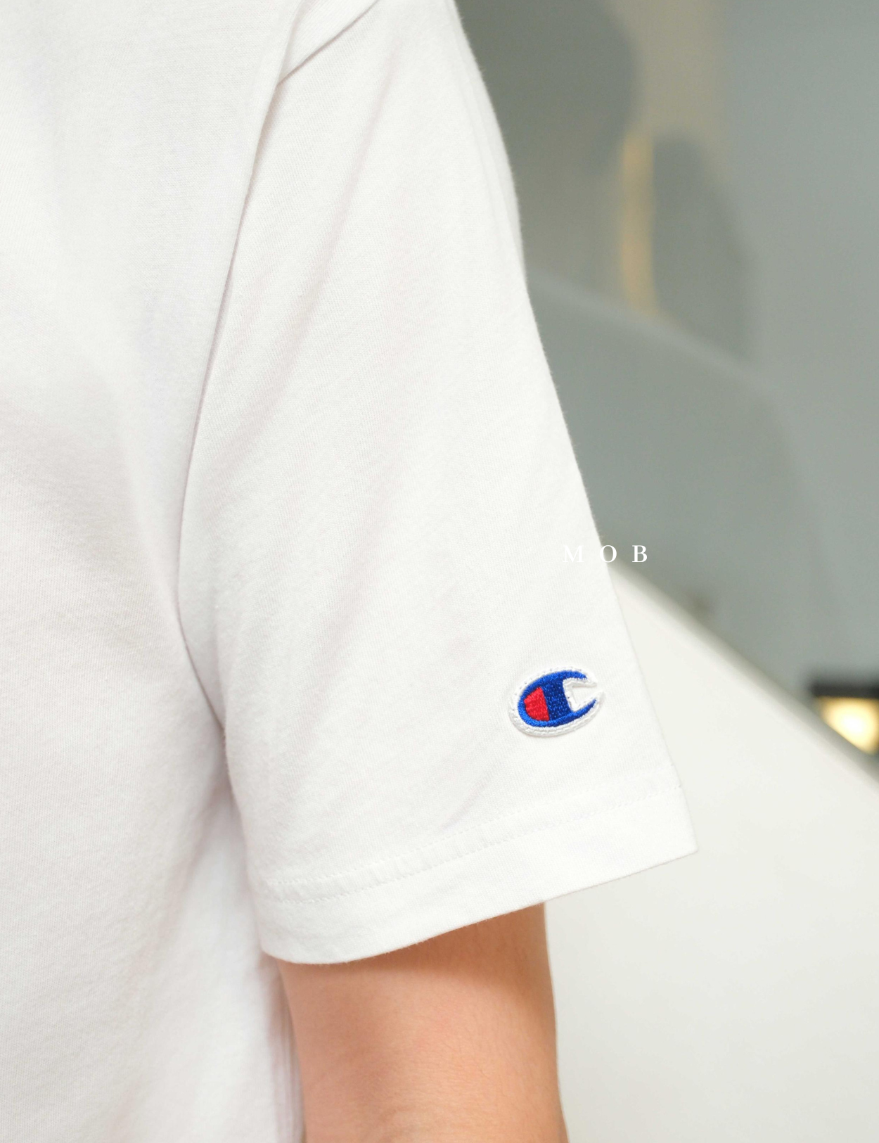 CHMPSST2404A C Small Logo Blue Red SS Tee White