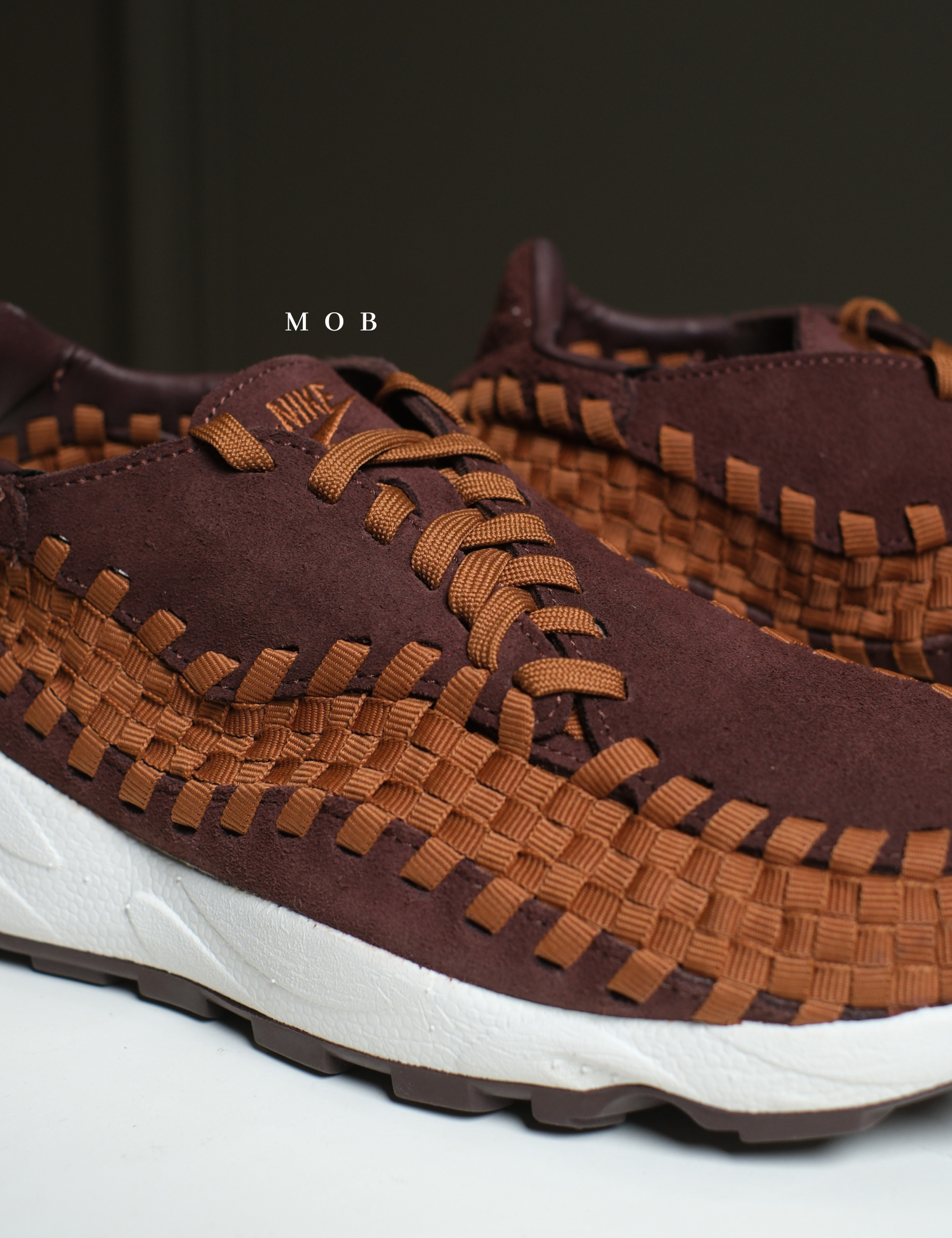 NKSSH03002B Air Footscape Woven Premium Shoes Saturn Gold and Earth