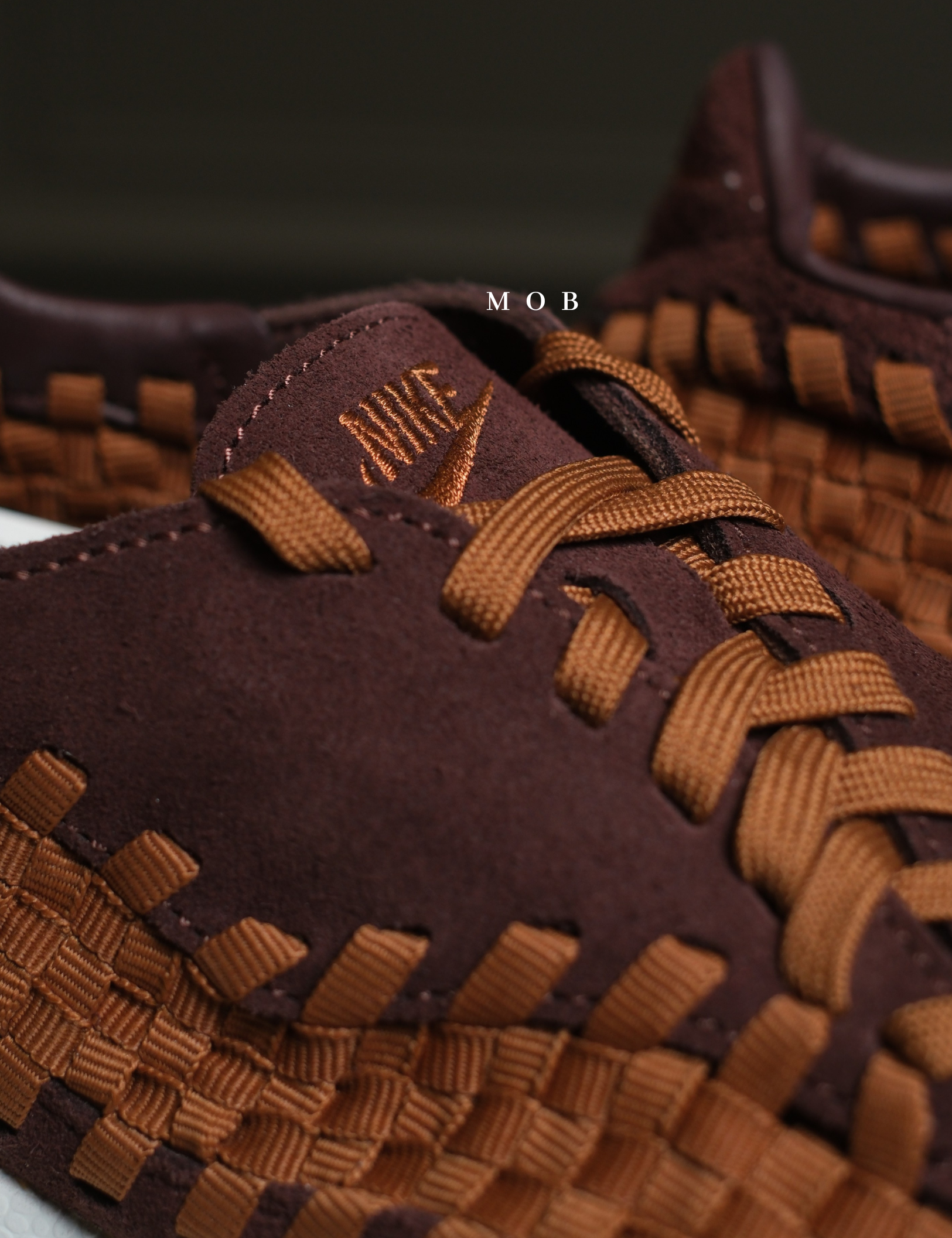 NKSSH03002B Air Footscape Woven Premium Shoes Saturn Gold and Earth