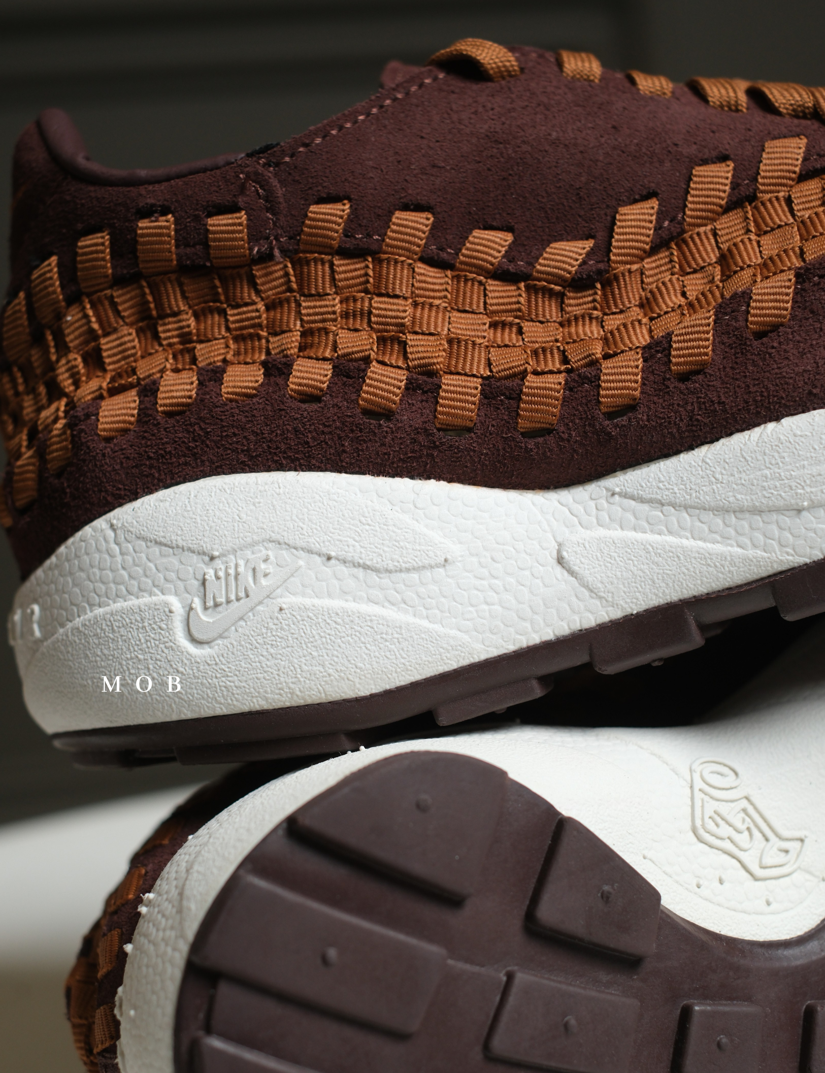 NKSSH03002B Air Footscape Woven Premium Shoes Saturn Gold and Earth