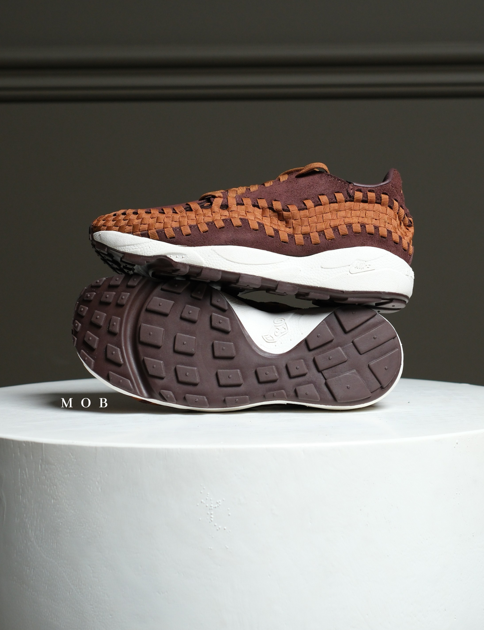 NKSSH03002B Air Footscape Woven Premium Shoes Saturn Gold and Earth