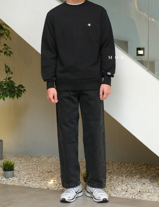 Image of CHMPSW1101D Basic Terry C Small Logo Sweatshirt Black