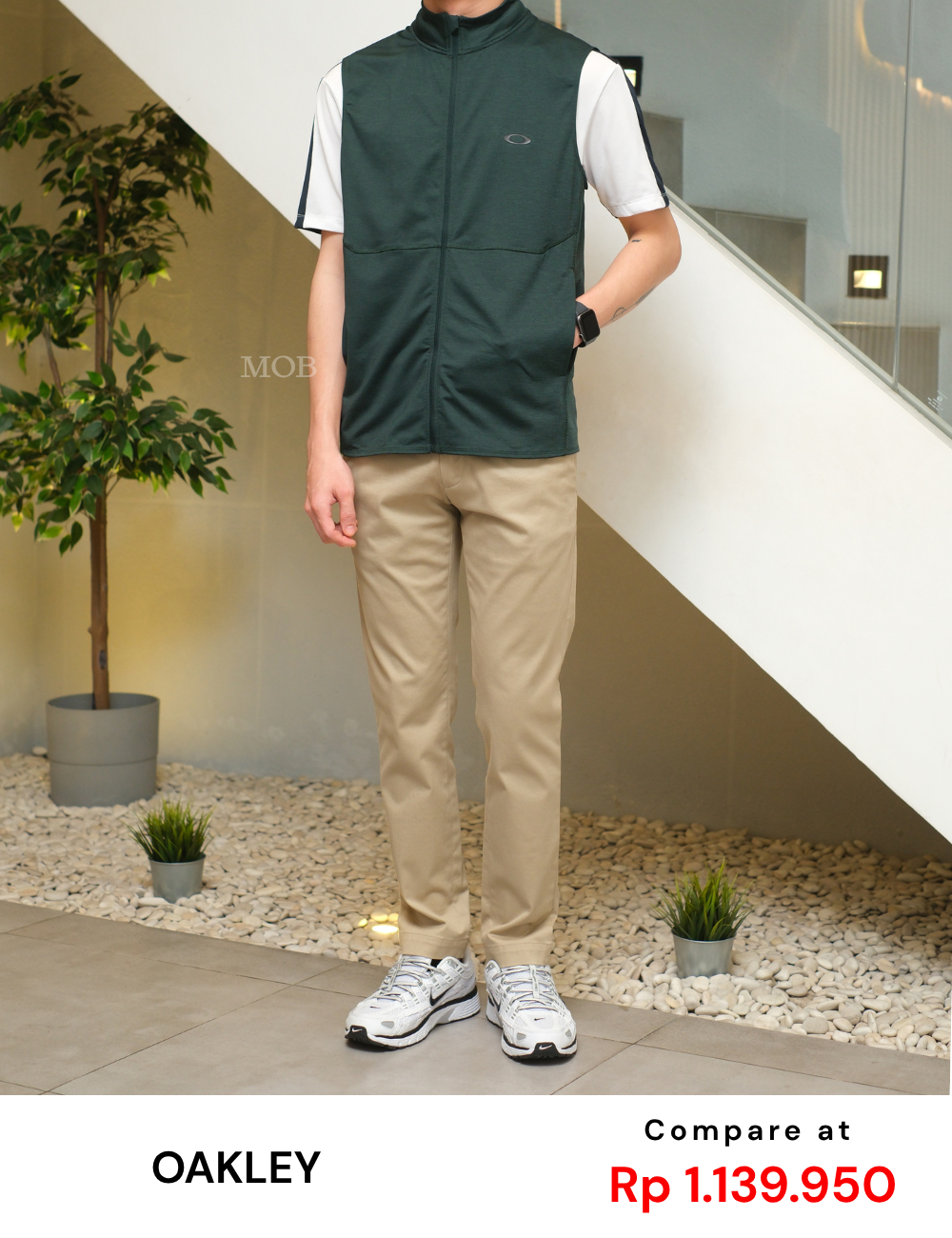 OAKVST01001 Gravity Range Vest Dark Green