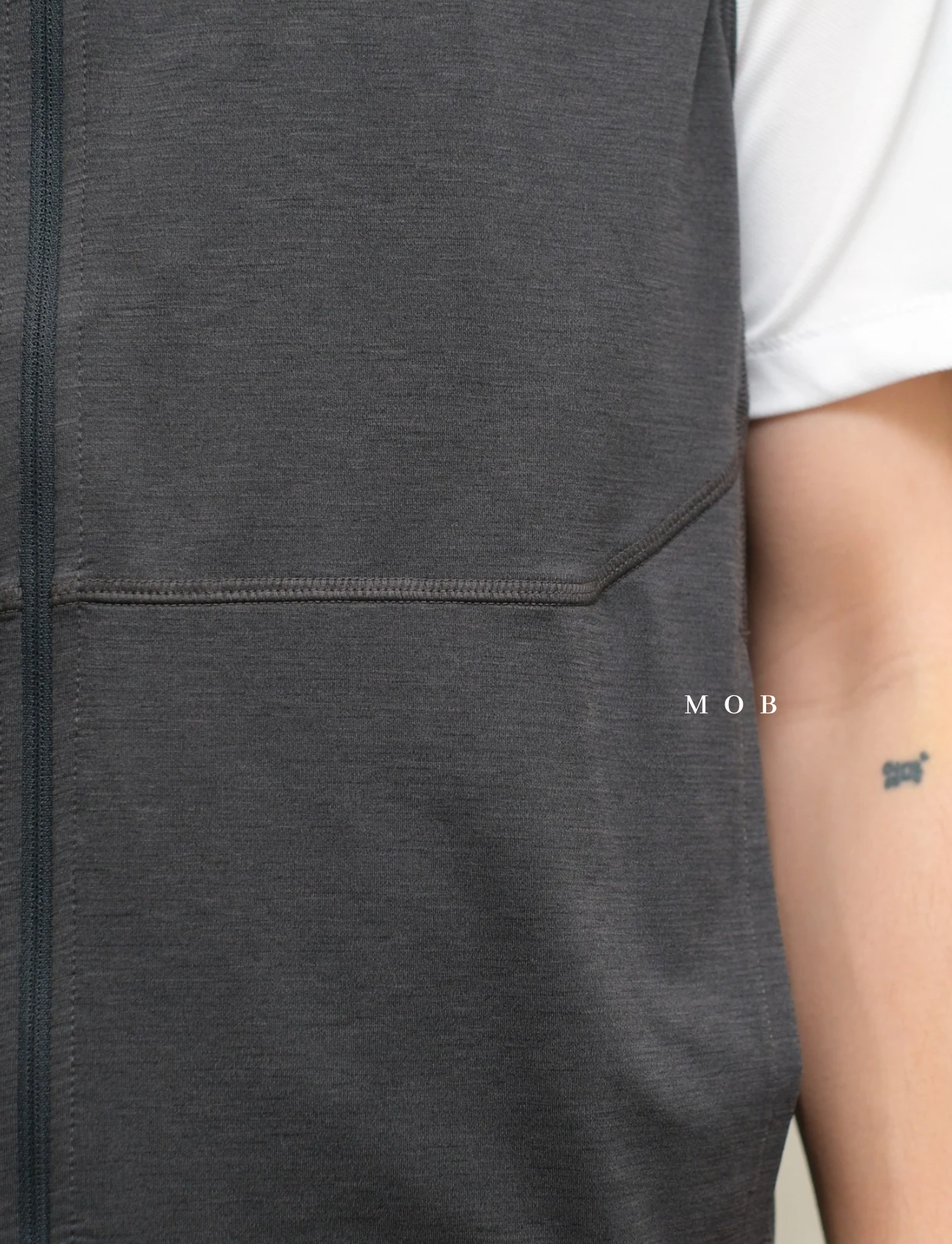 OAKVST01002 Gravity Range Vest Dark Grey