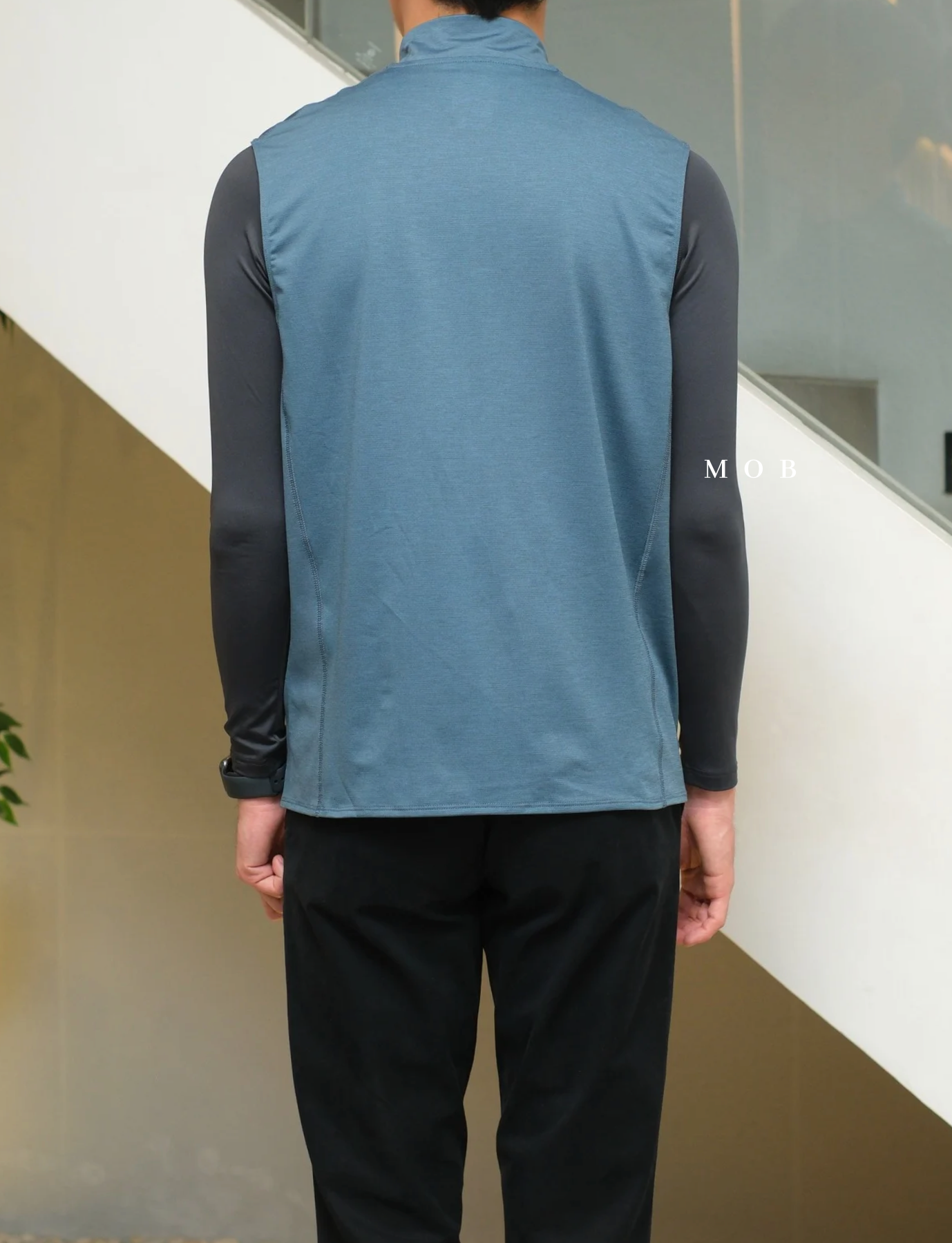OAKVST01004 Gravity Range Vest Blue Grey 