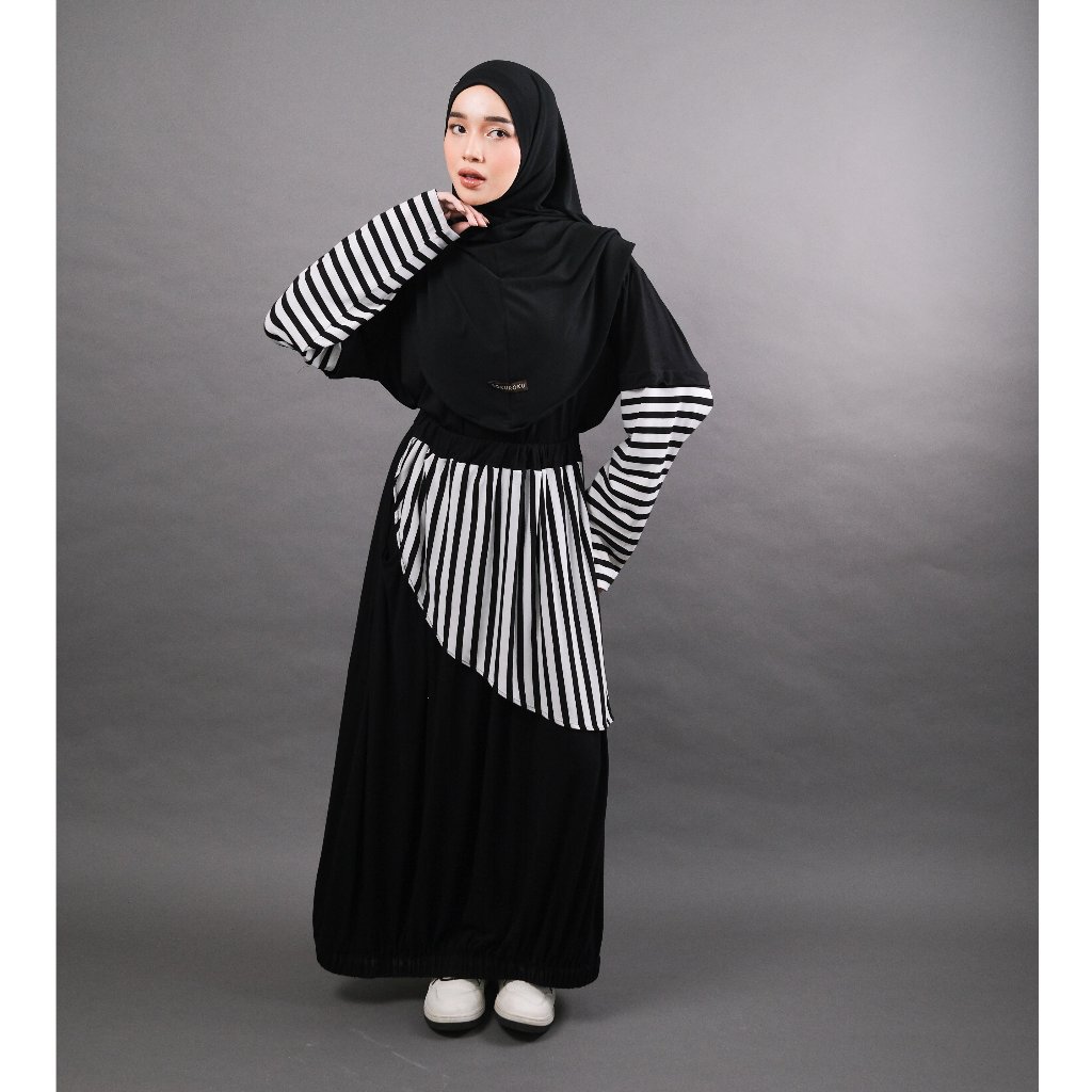ROKUROKU.ID | Stripe Skena - Setelan Olahraga Muslimah Outfit Salur Sporty Longsleeve Black White Retro Premium