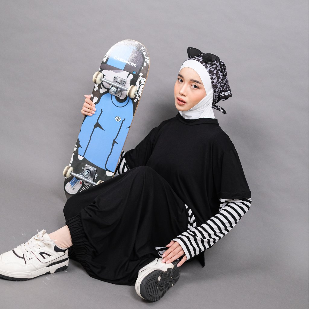 ROKUROKU.ID | Stripe Skena - Setelan Olahraga Muslimah Outfit Salur Sporty Longsleeve Black White Retro Premium
