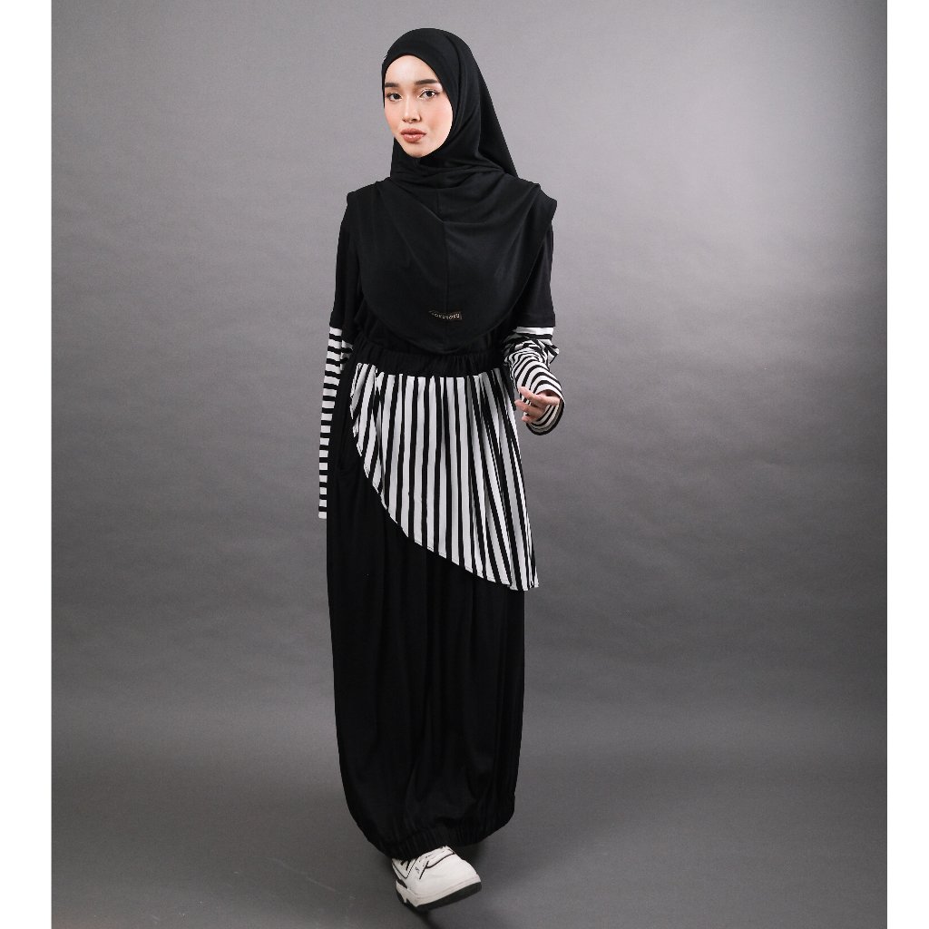 ROKUROKU.ID | Stripe Skena - Setelan Olahraga Muslimah Outfit Salur Sporty Longsleeve Black White Retro Premium