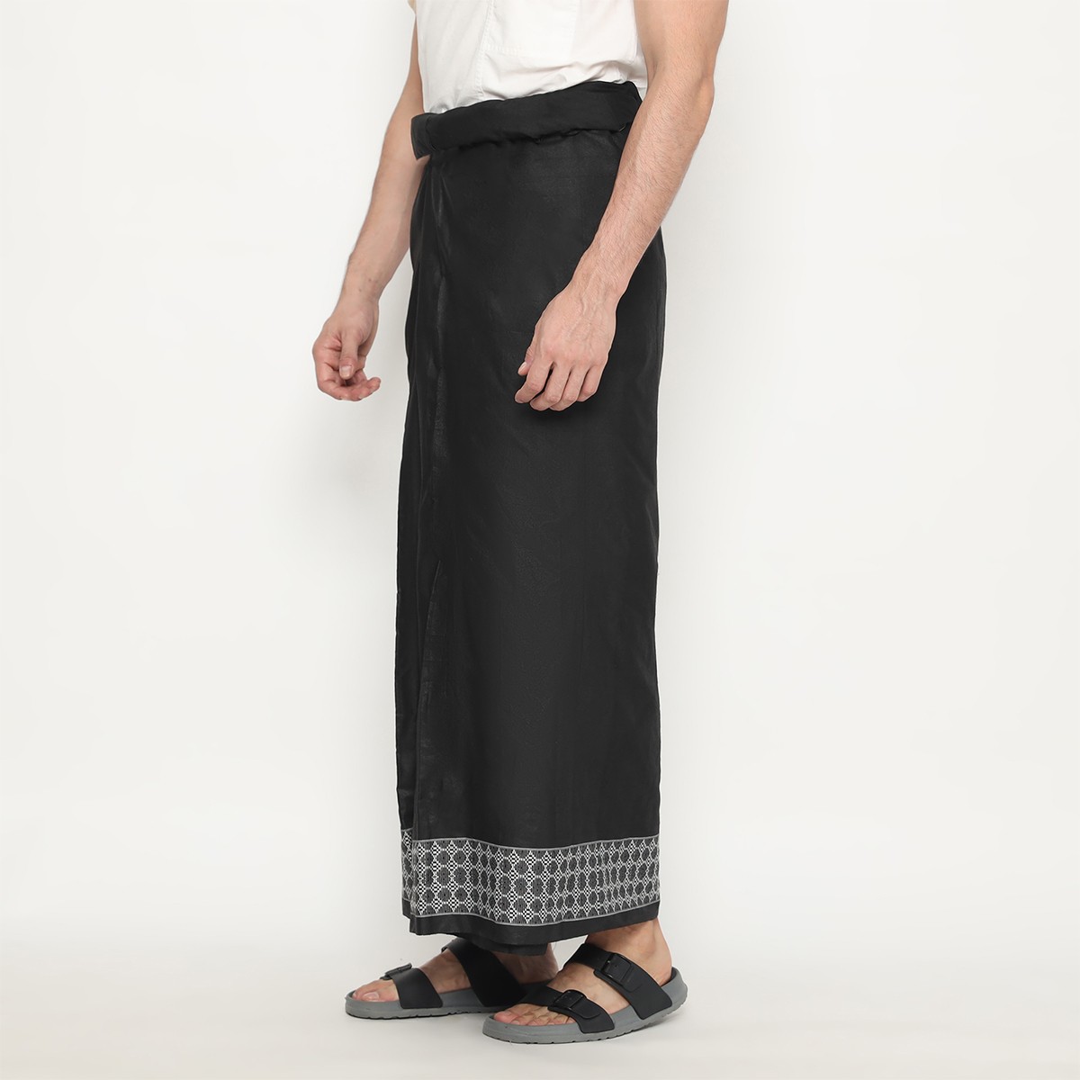 Hugo Saroong 002 Black