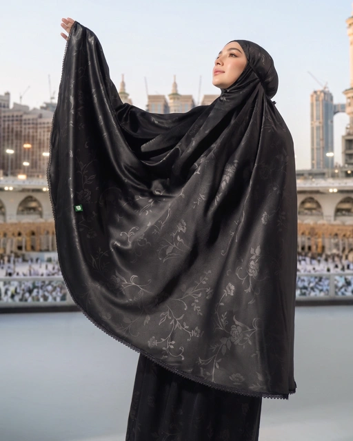 Image of Tiara 605 Black
