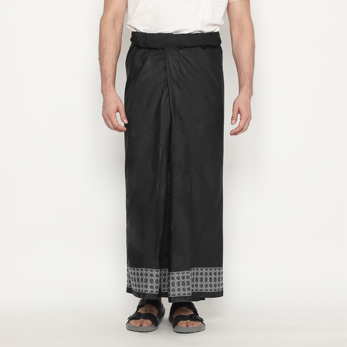 Hugo Saroong 002 Black