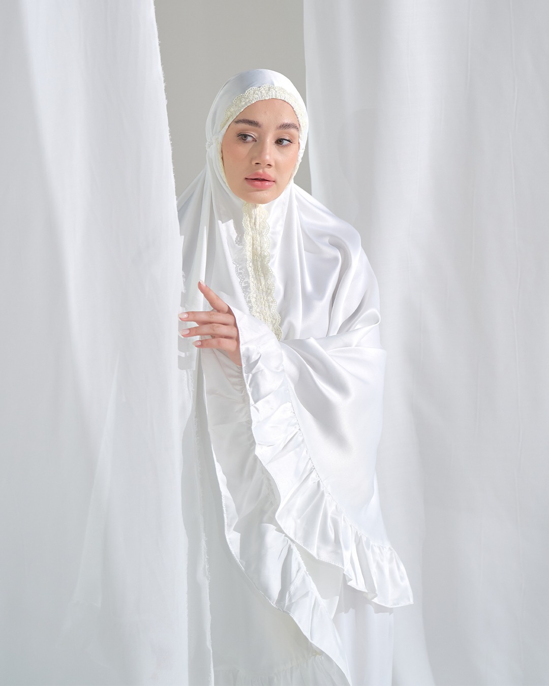 Abhinaya Broken White