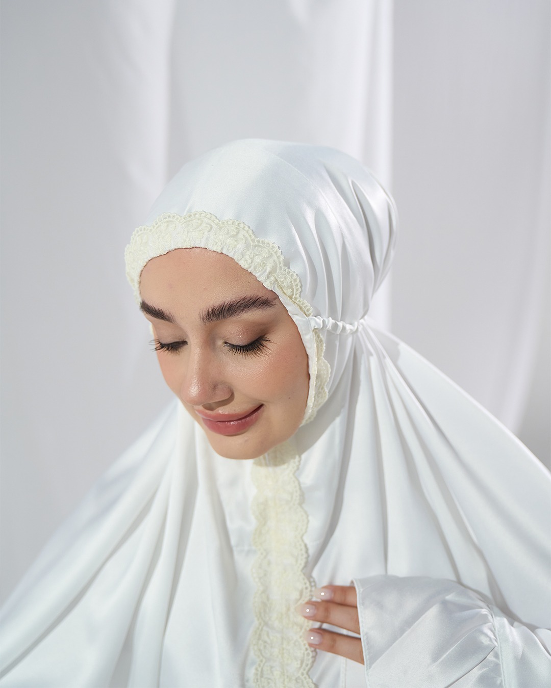 Abhinaya Broken White