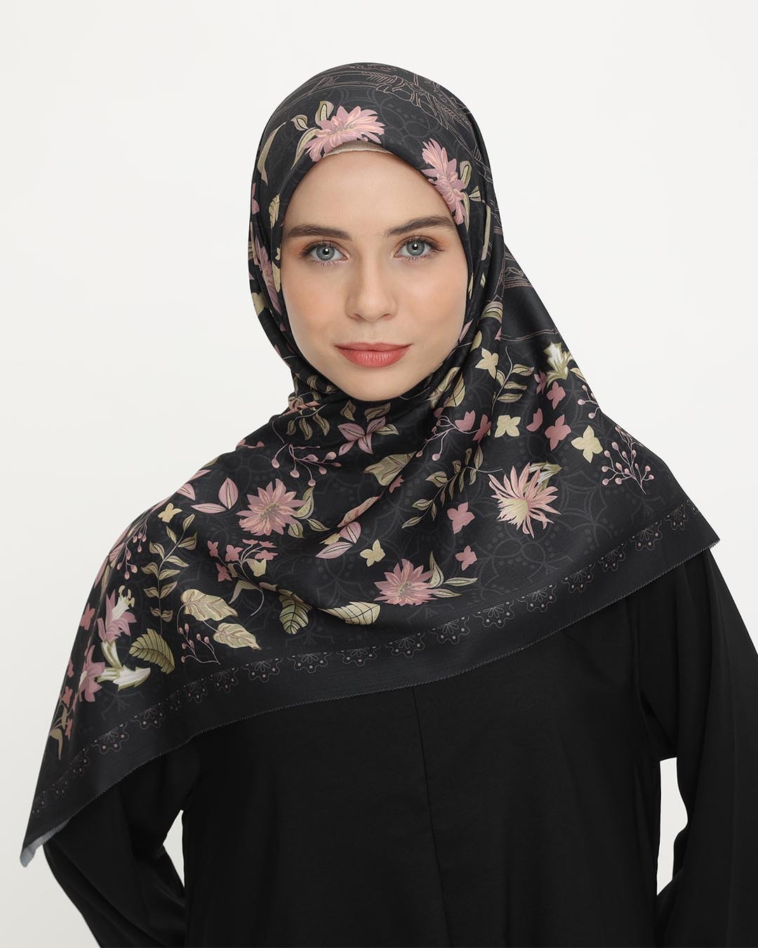 Damour 129 Black