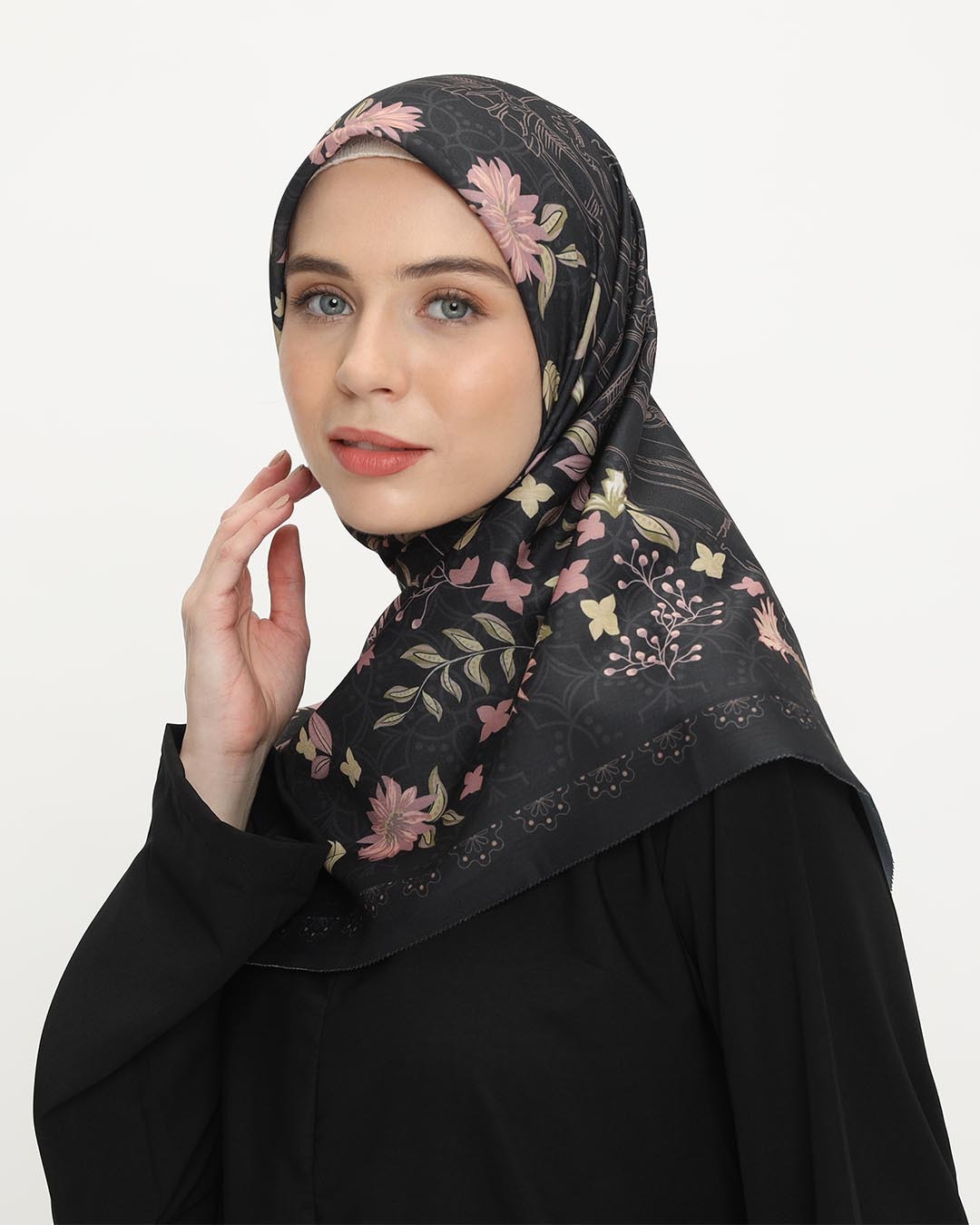 Damour 129 Black