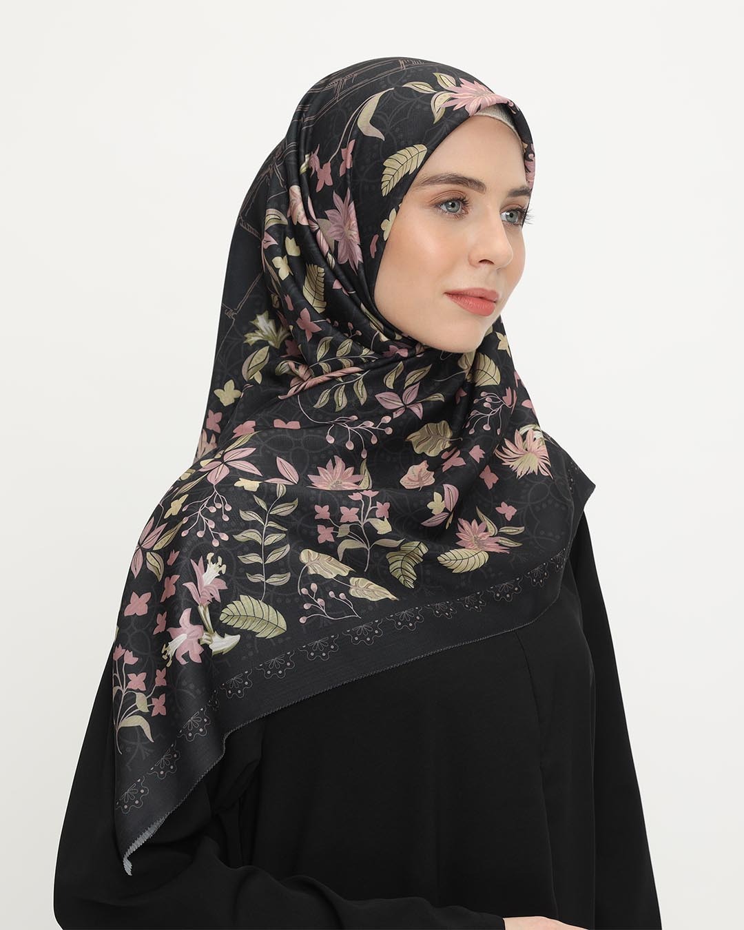 Damour 129 Black