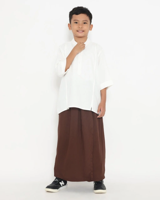 Image of Hugo Saroong 003 Brown Child
