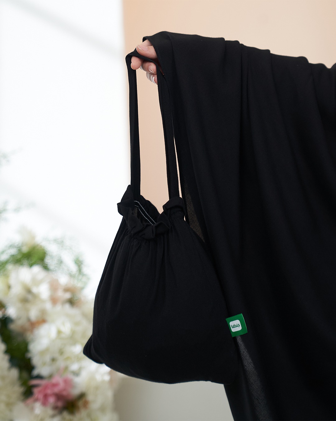 Tiara 516 Black