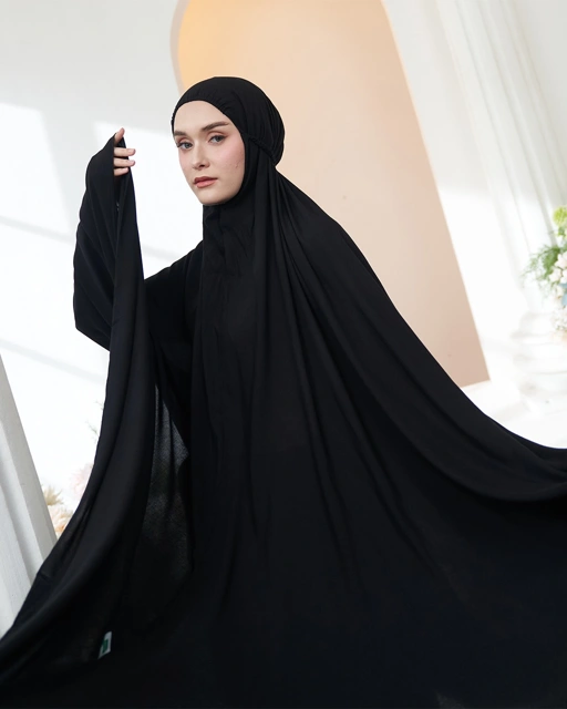 Image of Tiara 516 Black